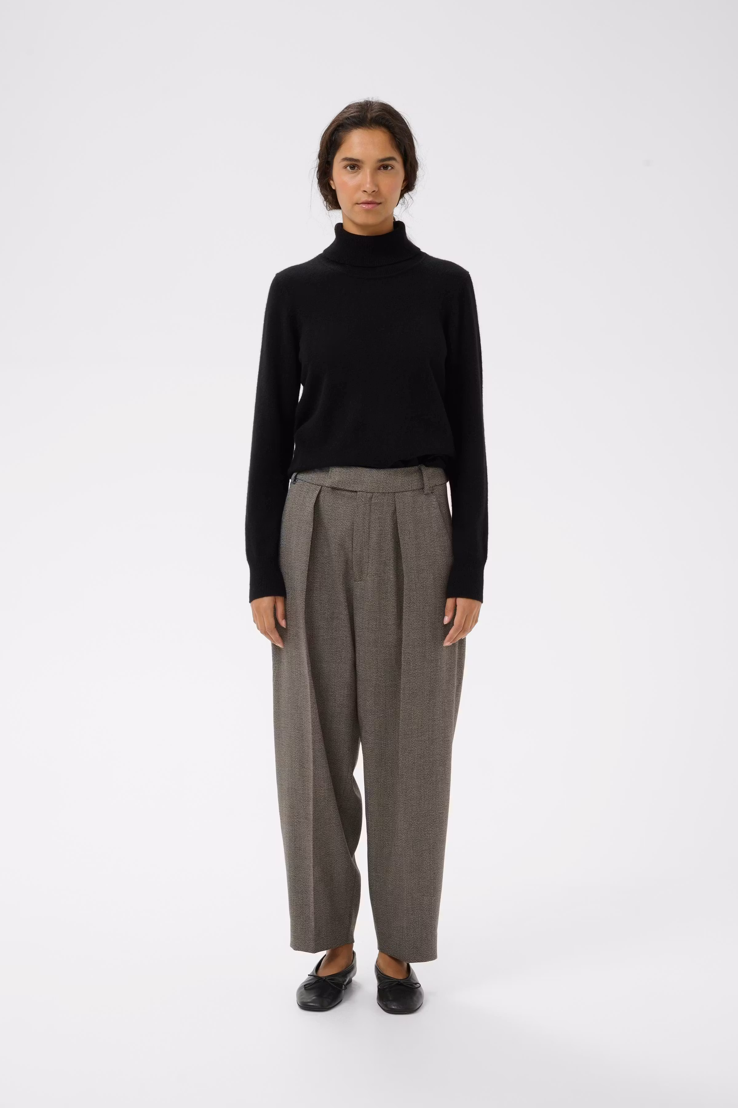 KahlaIW Pleated Hose LOOKBOOK FRONT 30109734-191518