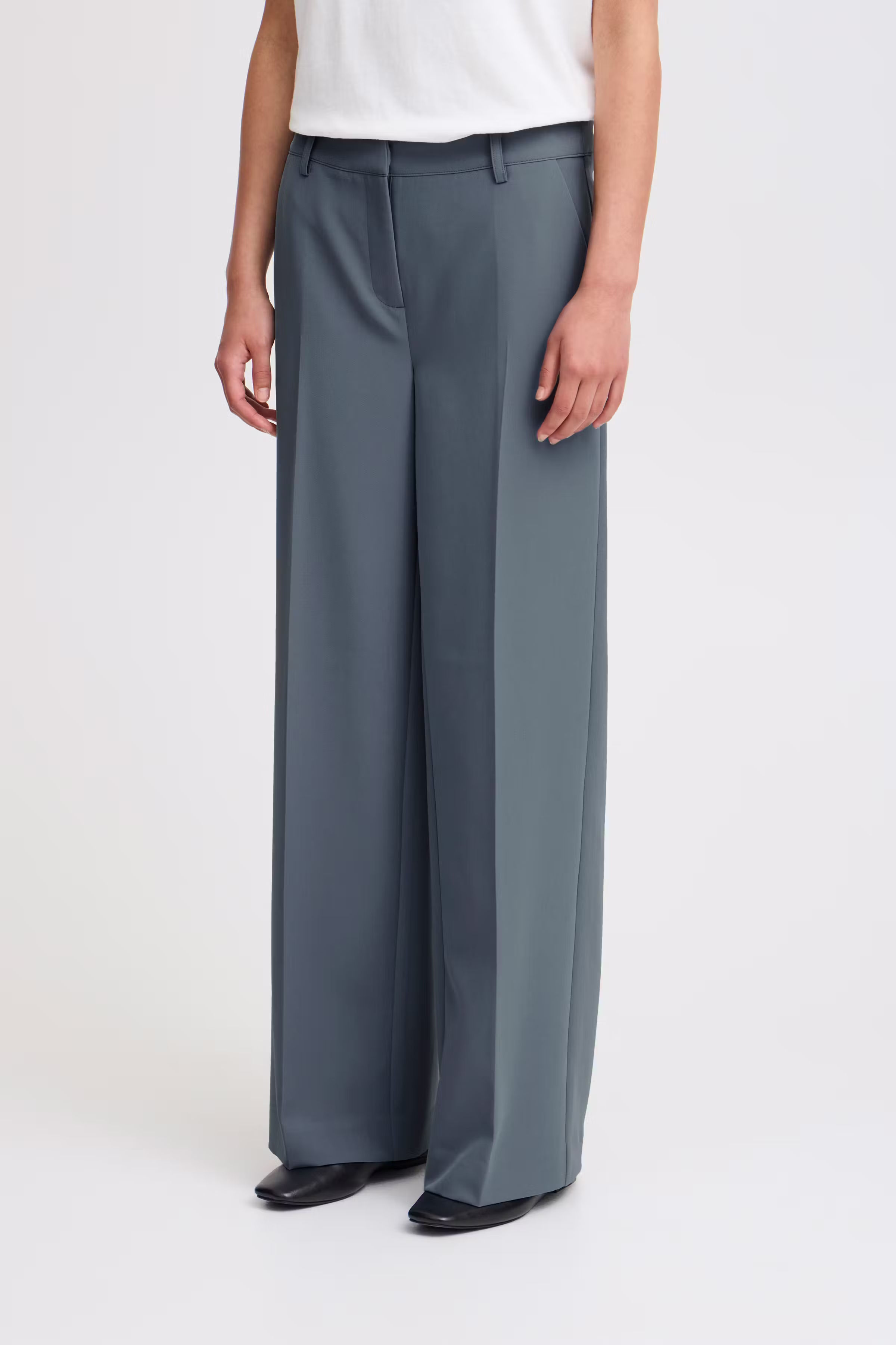 IHLEXI Trousers LOOKBOOK FRONT 20117838-184215