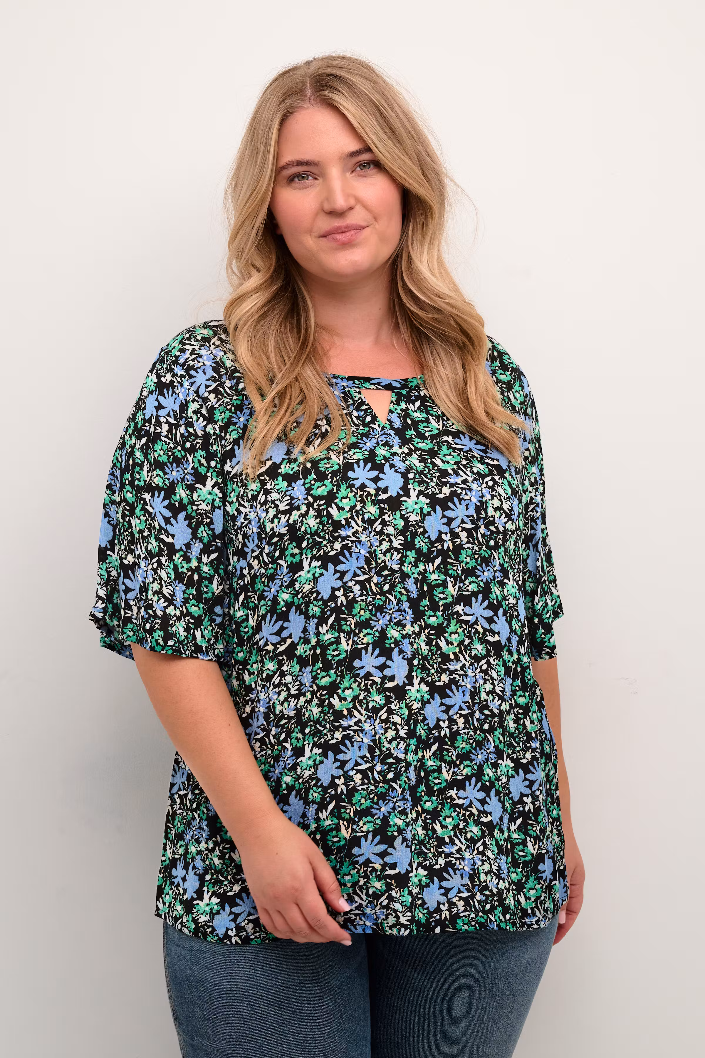 KCmiana Bluse LOOKBOOK FRONT 10582061-105317