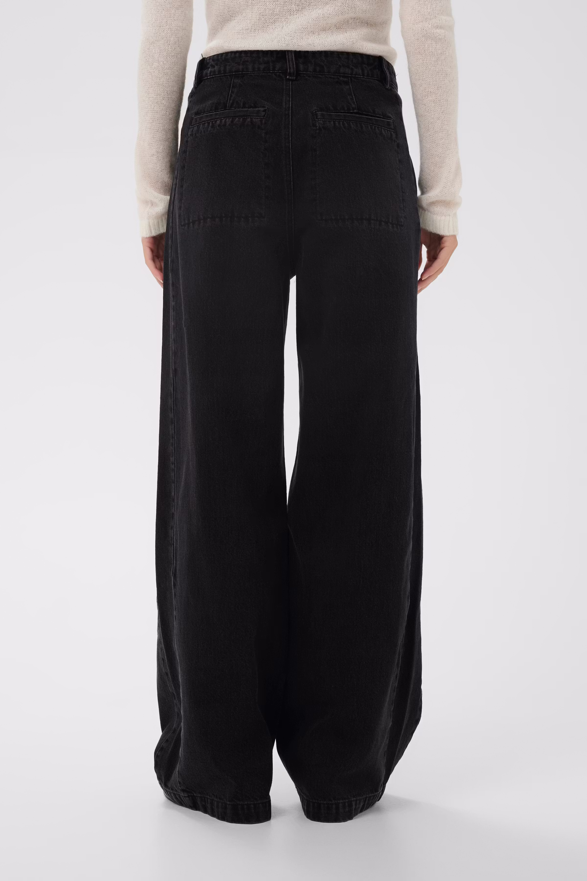 NadyaSZ Jeans LOOKBOOK BACK 30514566-193911