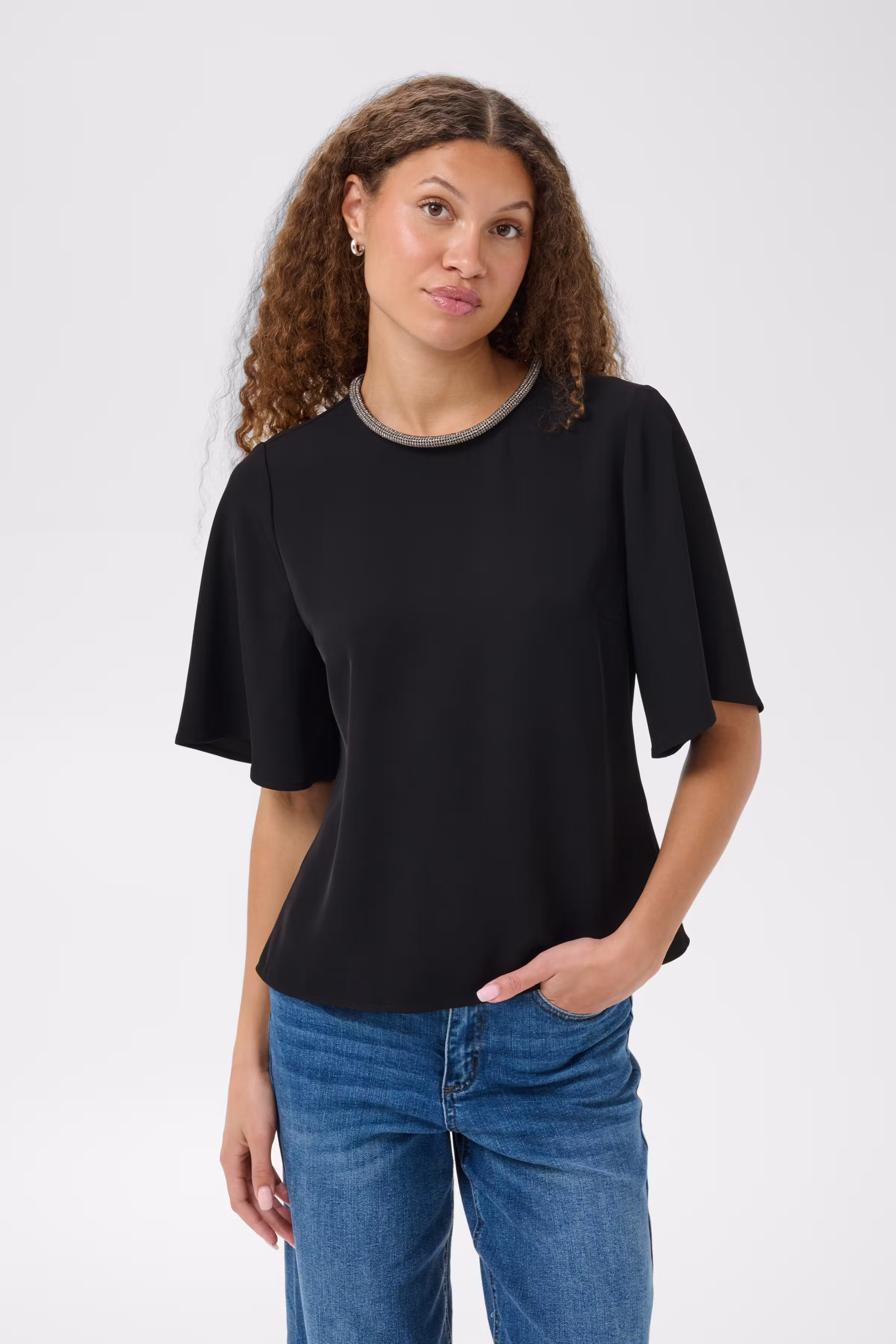 KAalia Bluse LOOKBOOK FRONT 10512589-100121
