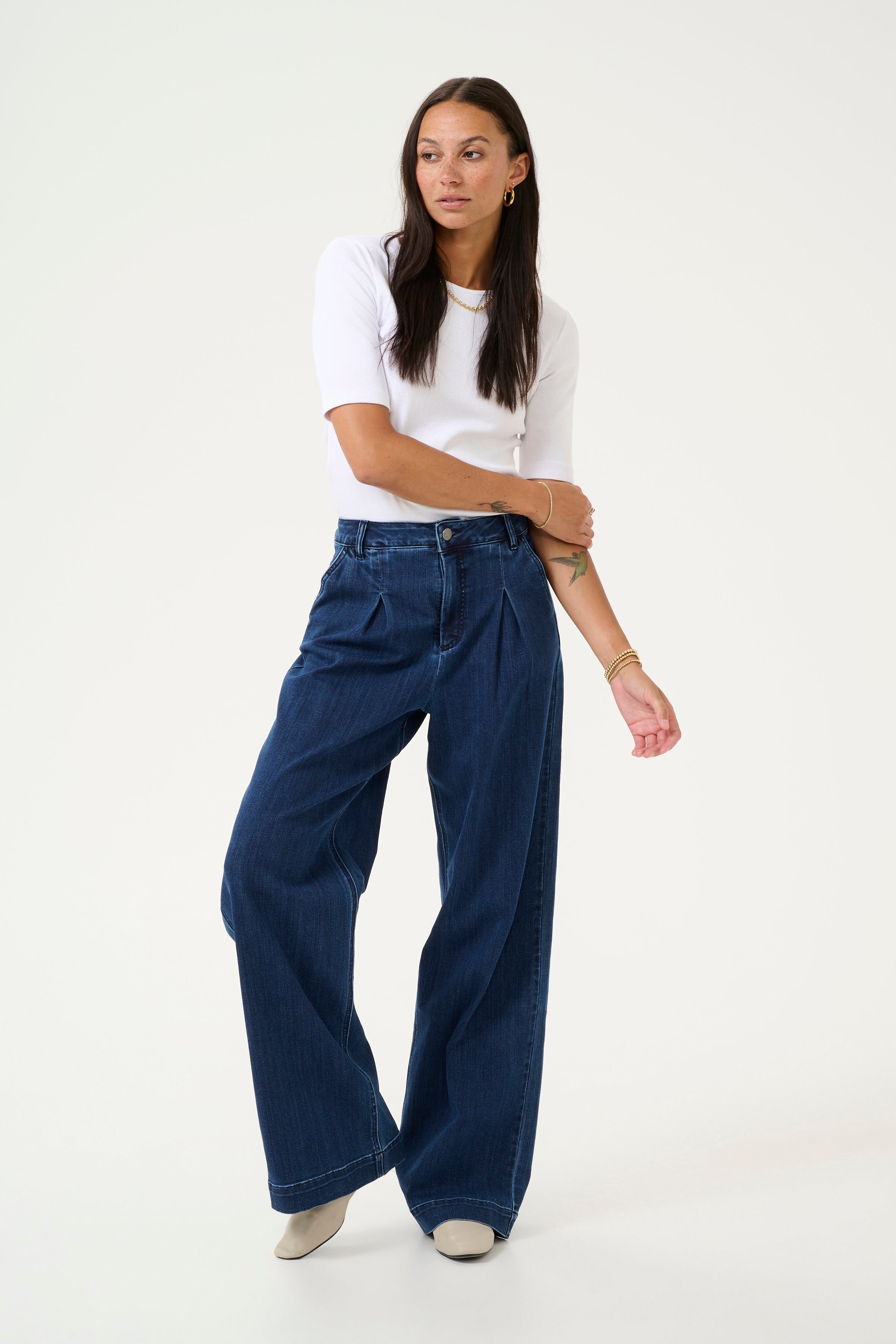KAlea Wide Jeans LOOKBOOK FRONT 10509348-100316