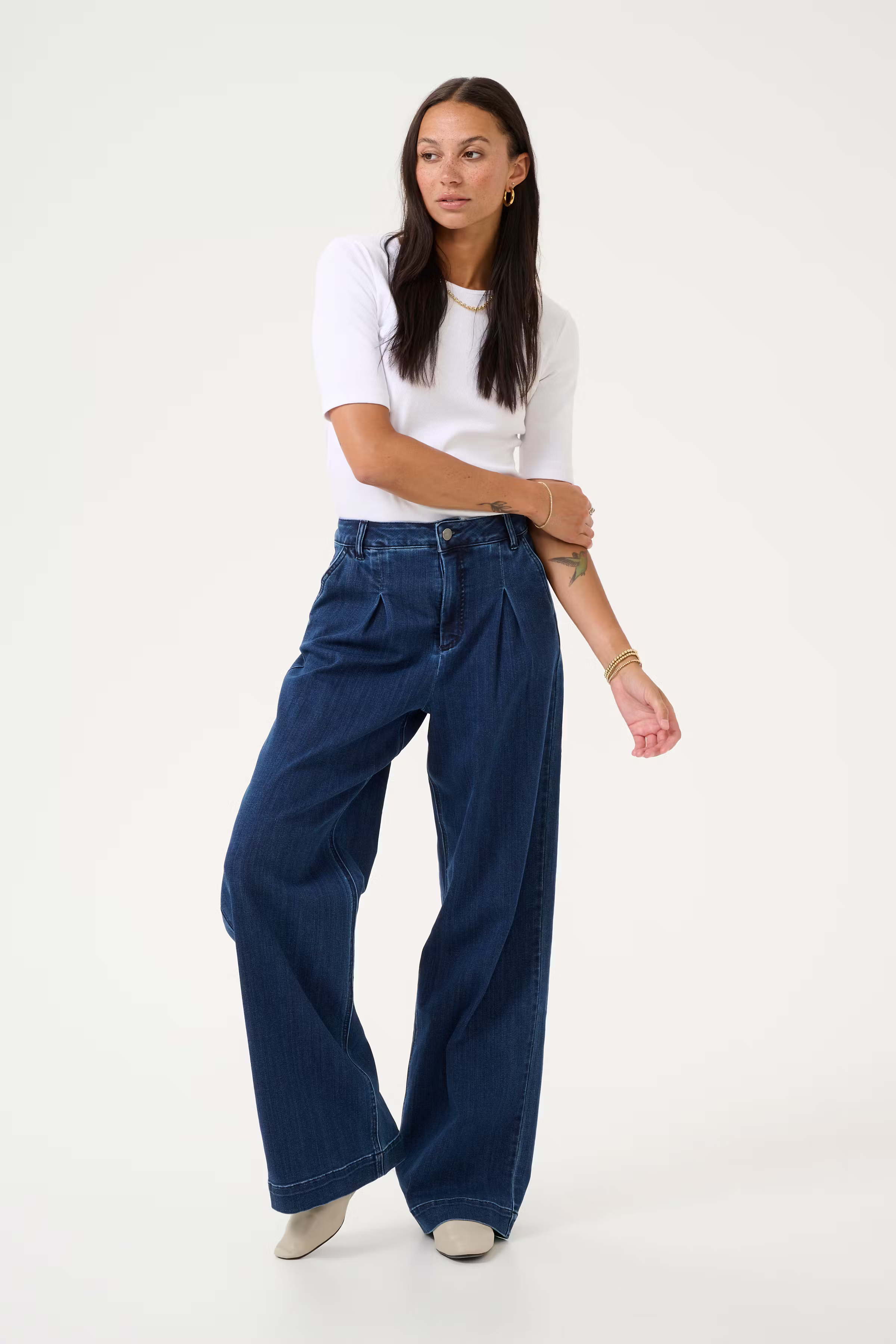 KAlea Wide Jeans LOOKBOOK FRONT 10509348-100316
