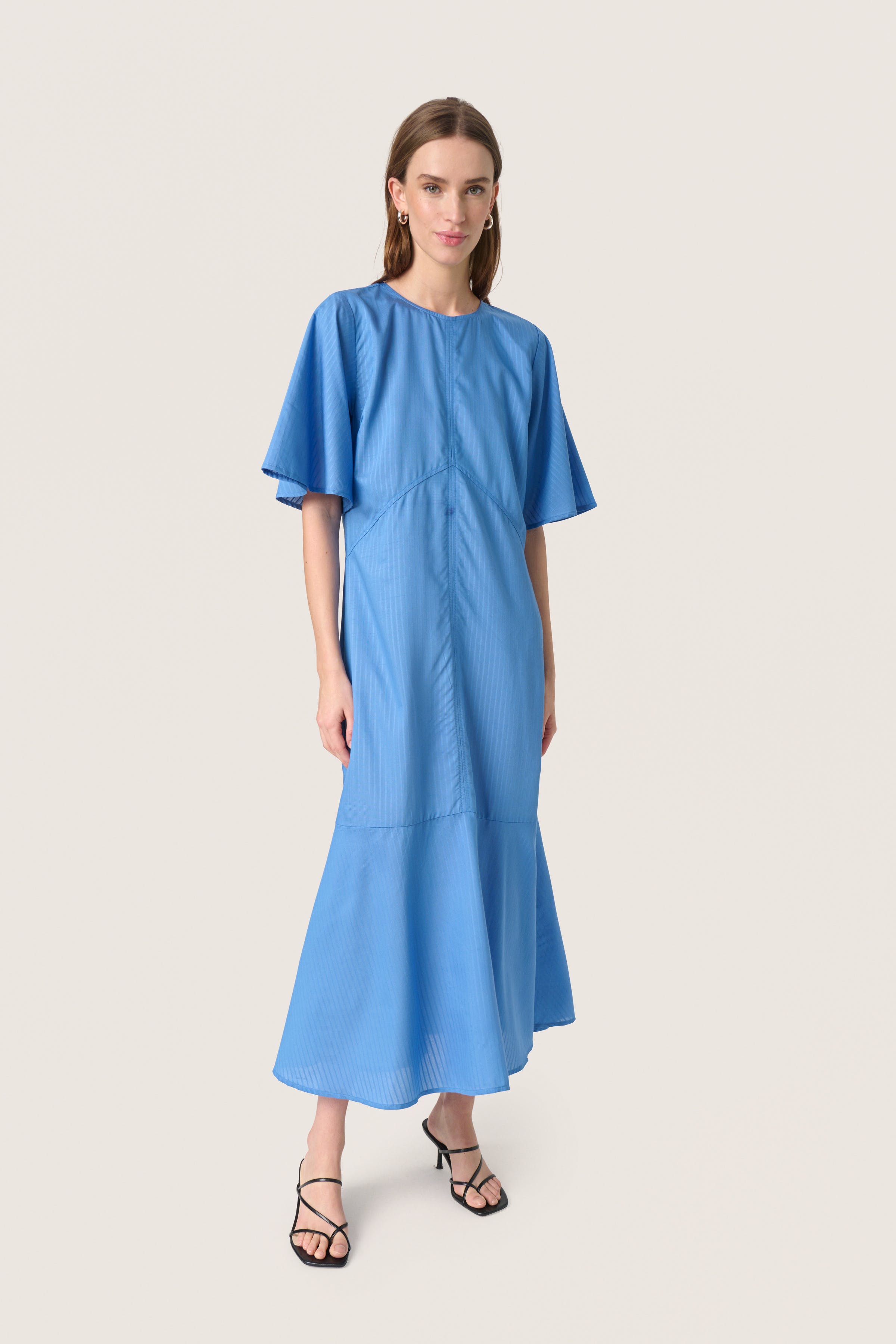 SLEmmy Dress LOOKBOOK FRONT 30408432-183937