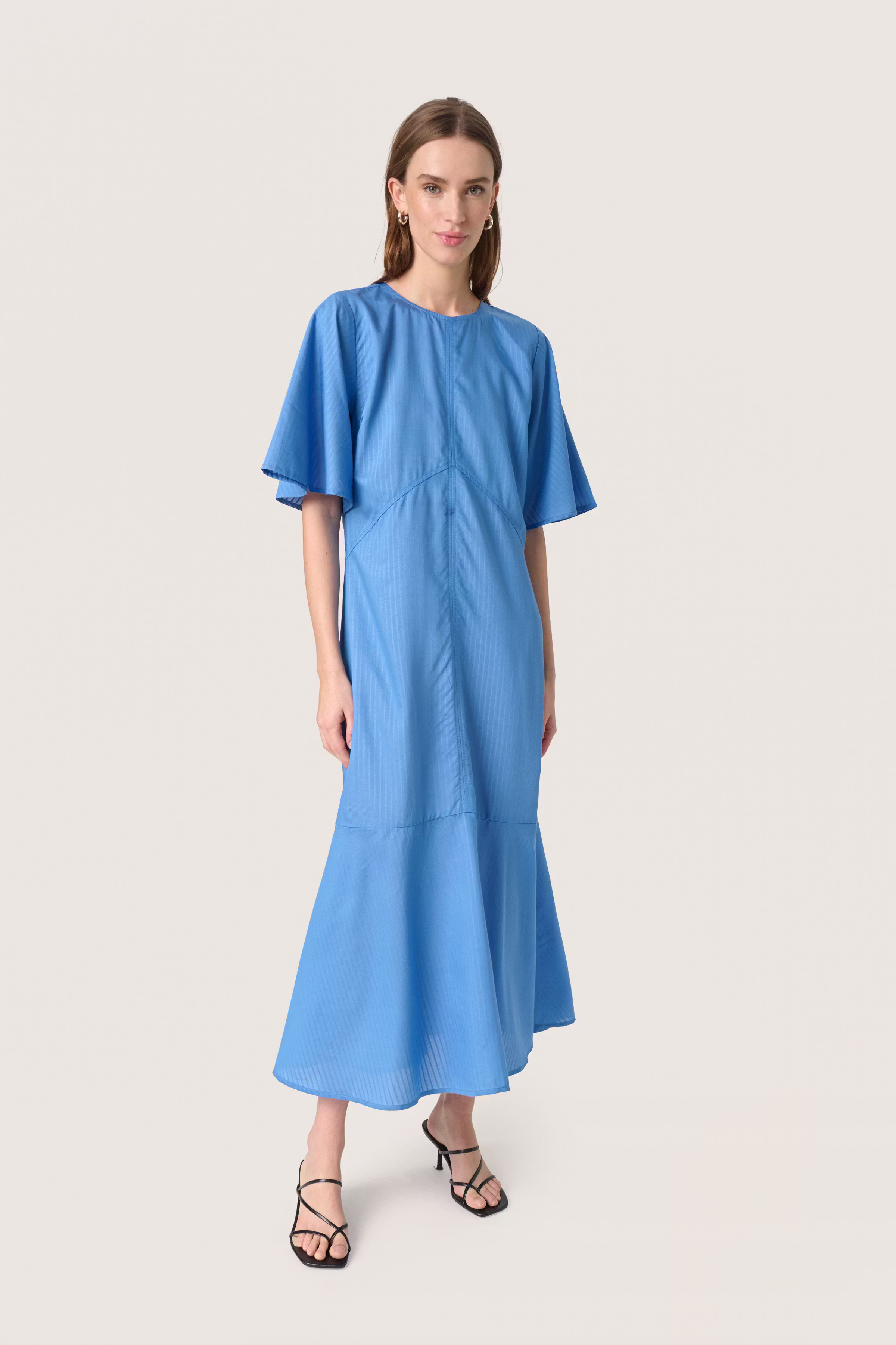 SLEmmy Dress LOOKBOOK FRONT 30408432-183937