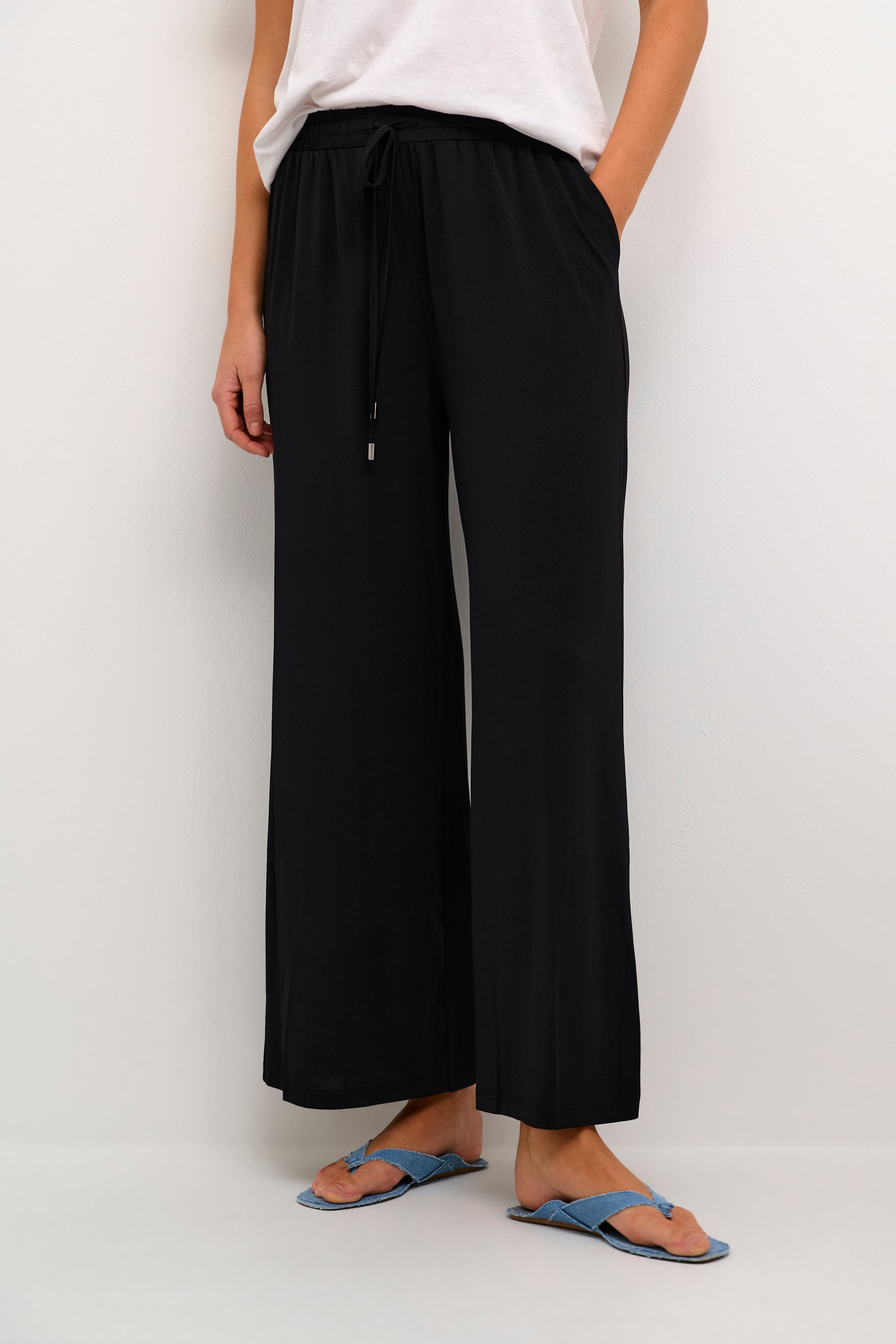 KAmallie Trousers LOOKBOOK FRONT 10508903-100121