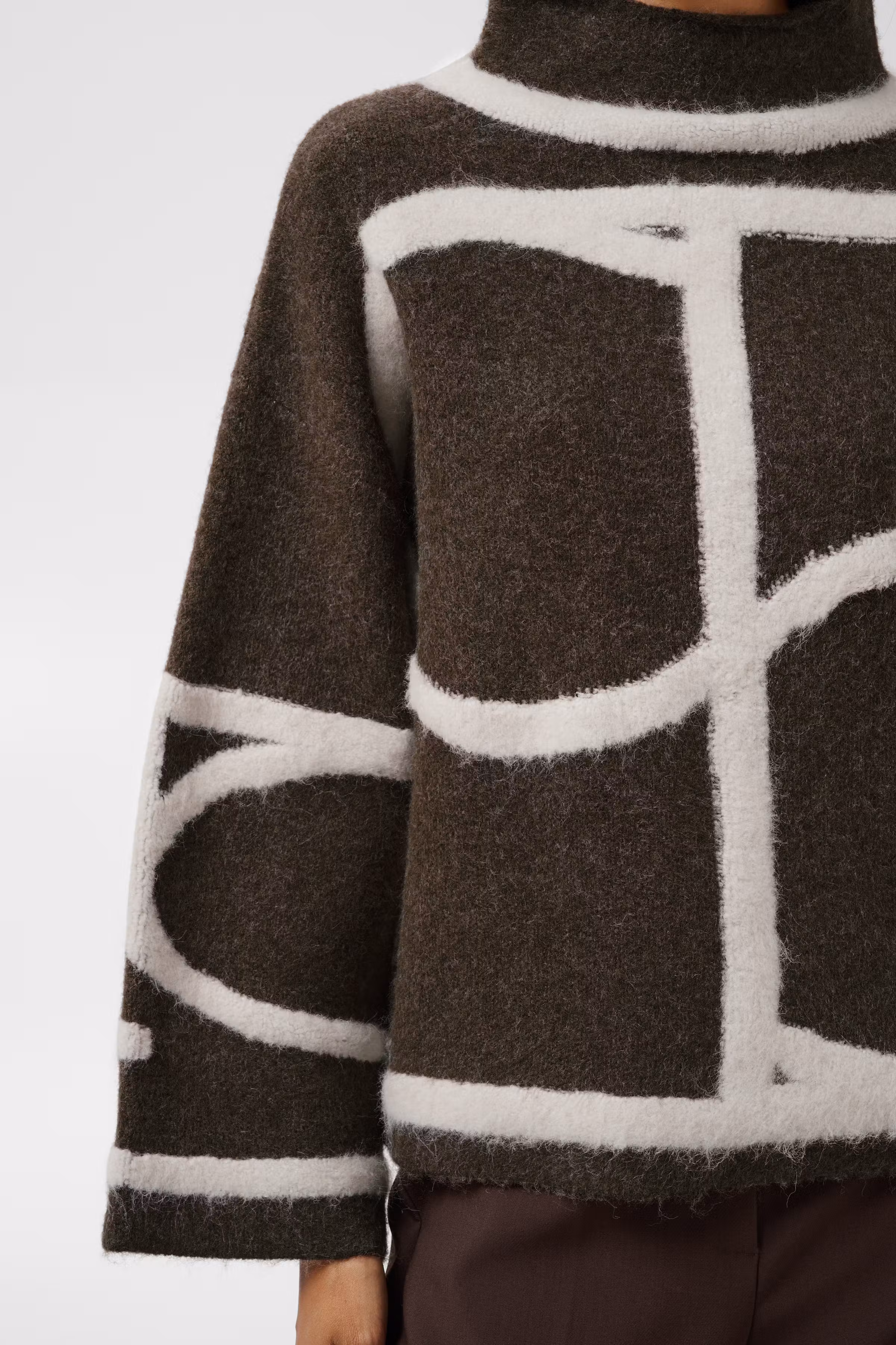 SLSorea Pullover LOOKBOOK DETAIL 30408778-305625