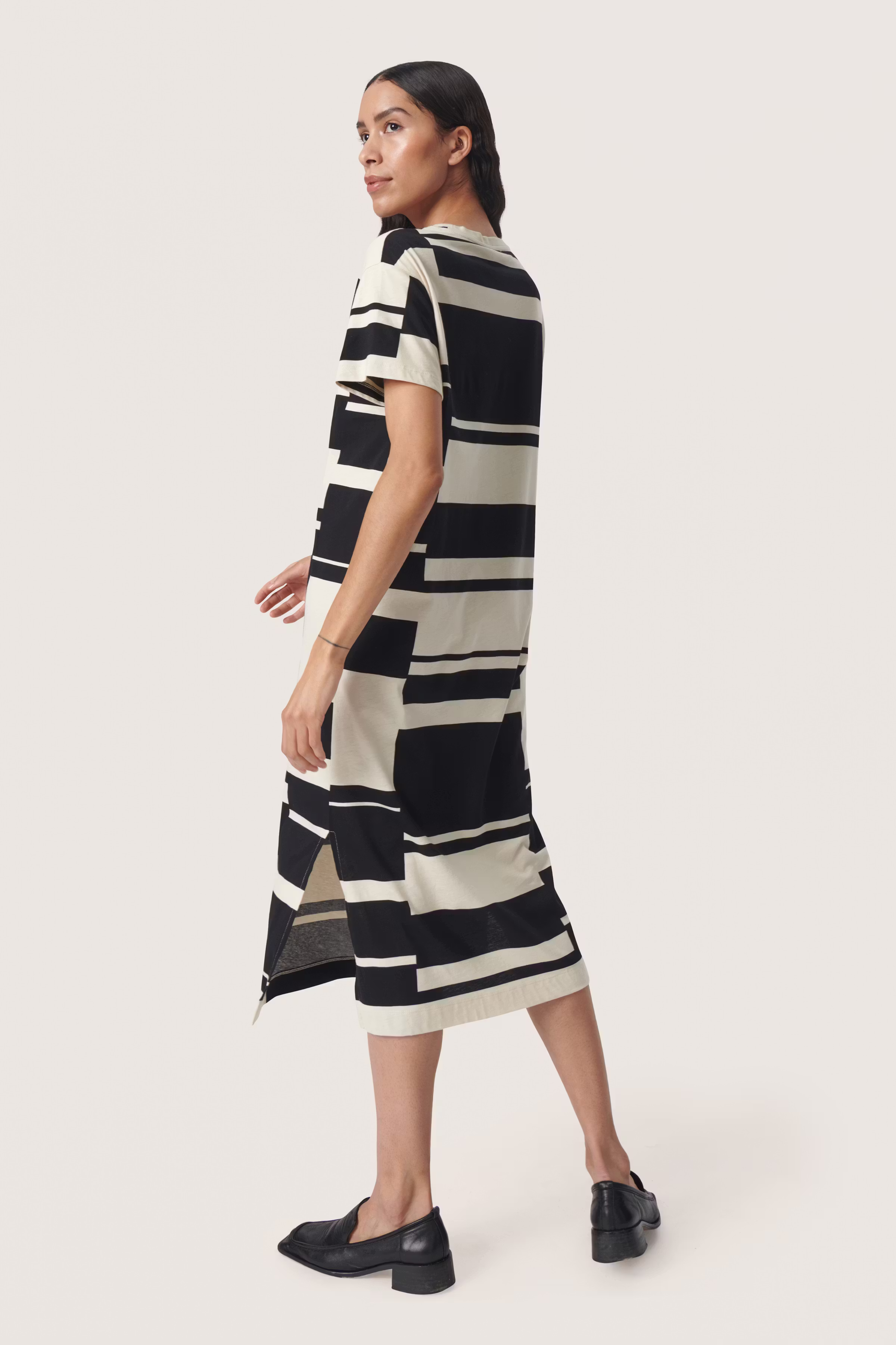 SLEva Kleid LOOKBOOK BACK 30406043-302878