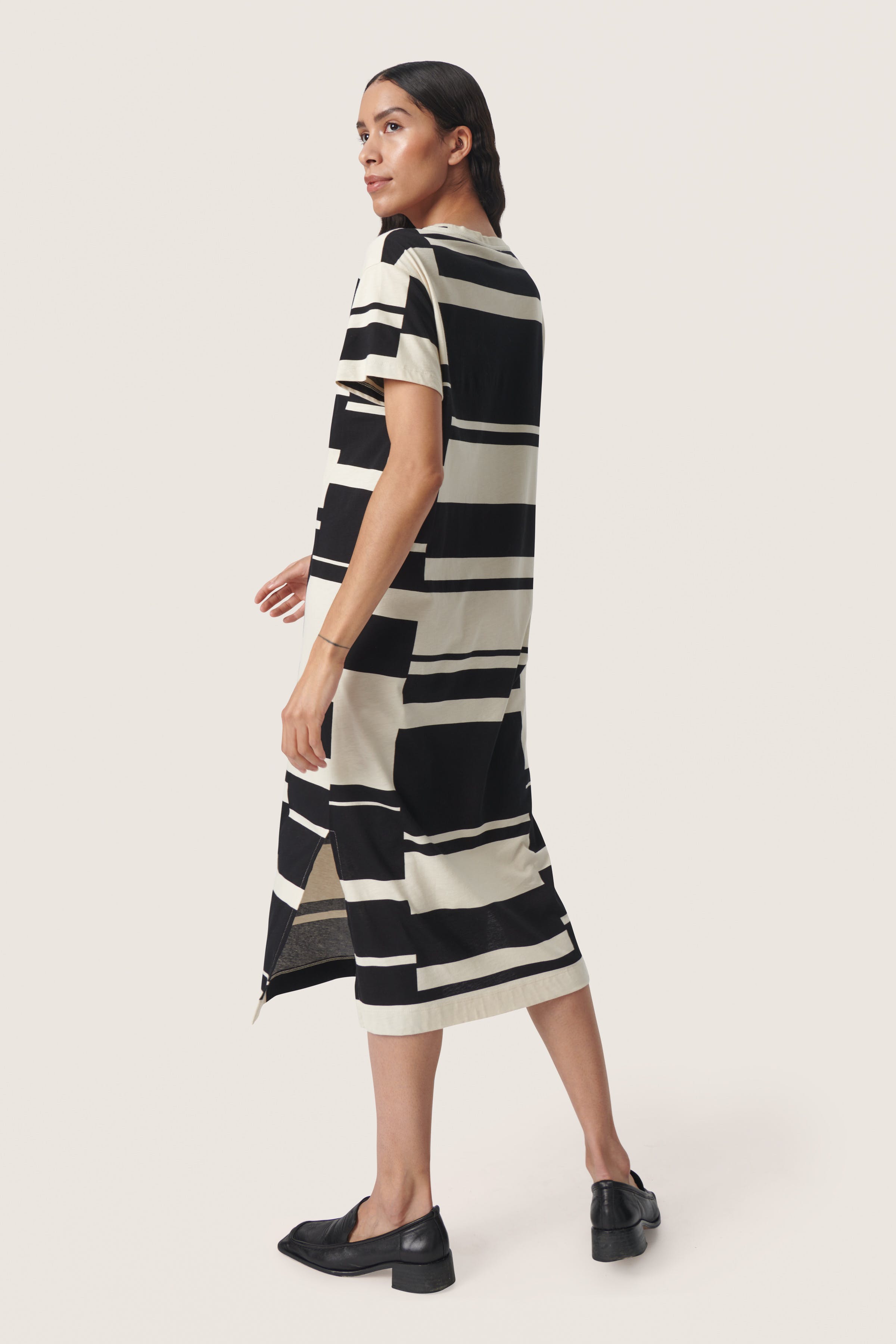 SLEva Kjole LOOKBOOK BACK 30406043-302878