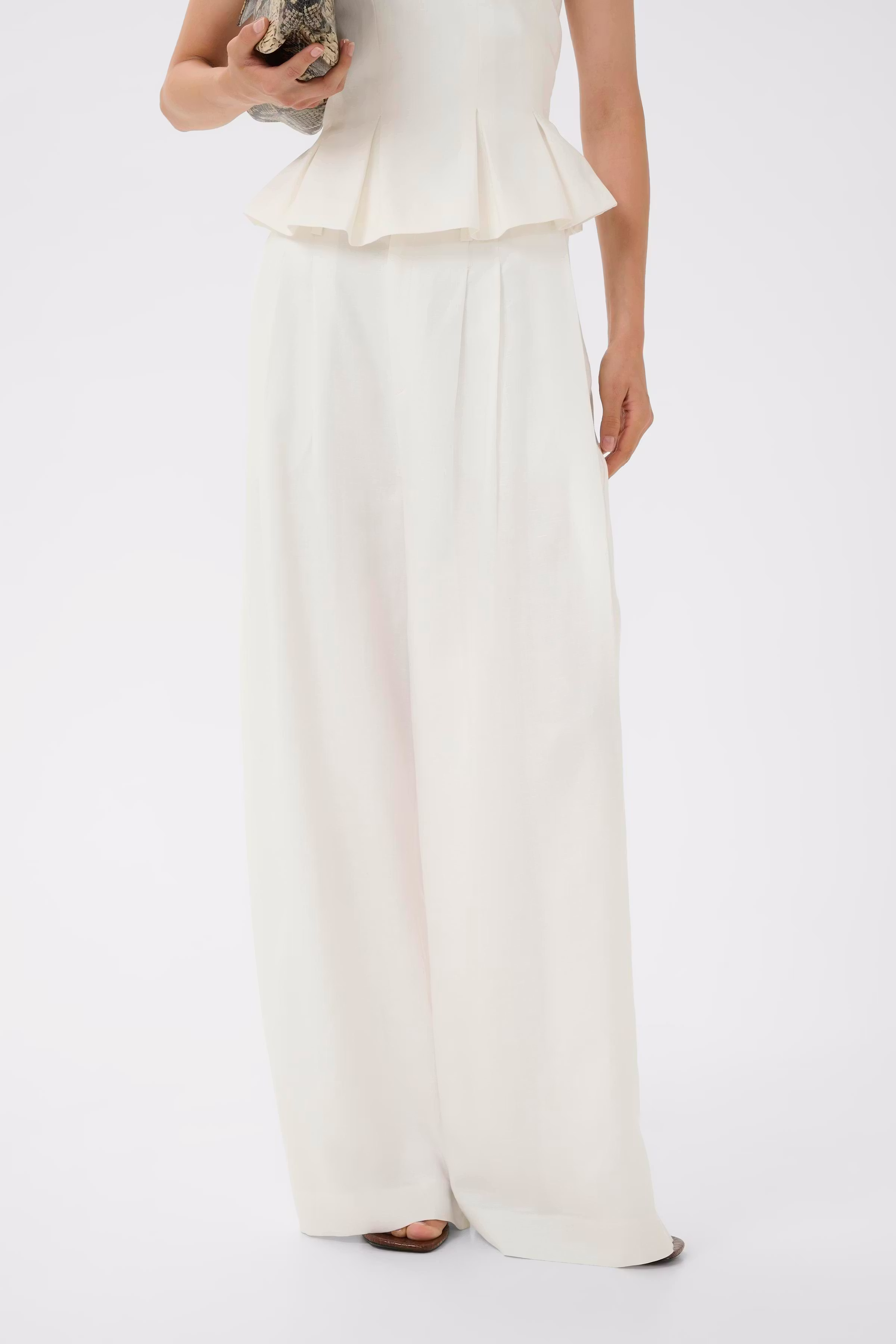 GZriava Leinenhosen LOOKBOOK FRONT 10911251-110601