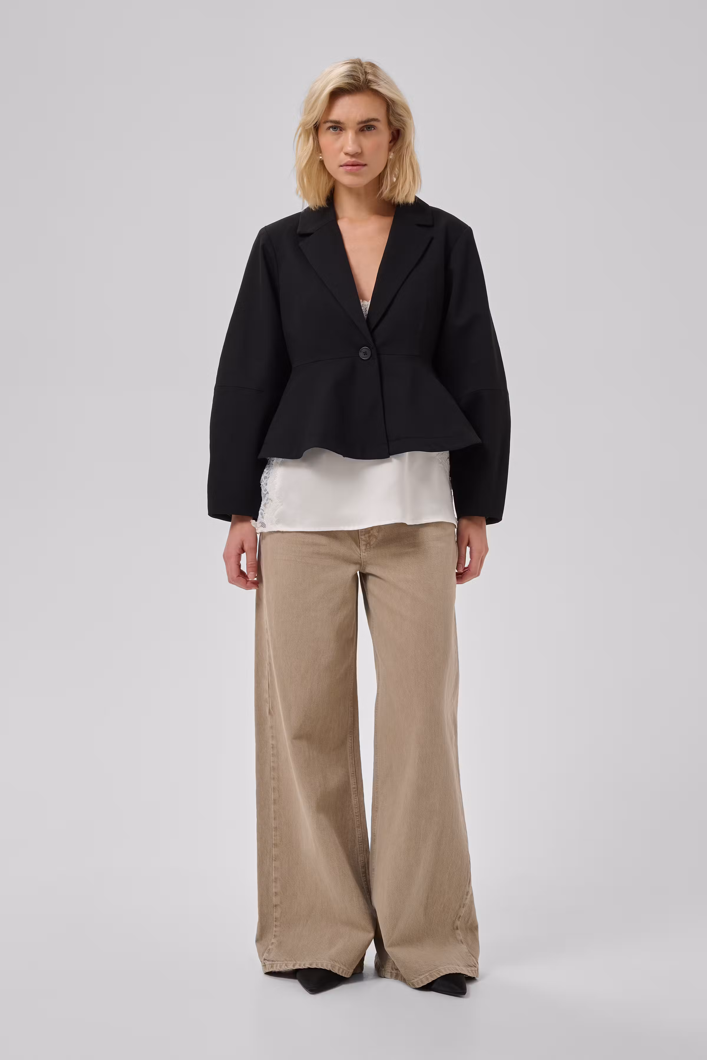 MWEvie Blazer LOOKBOOK FRONT 10705705-100031