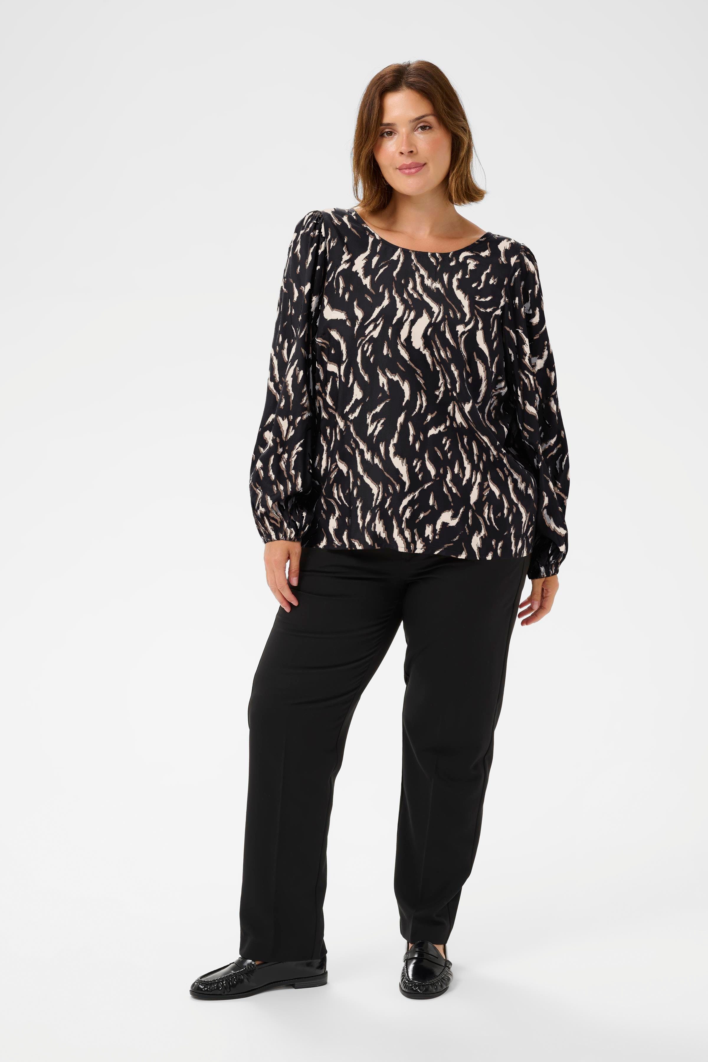 KCmilina Blouse LOOKBOOK FRONT 10583607-108271