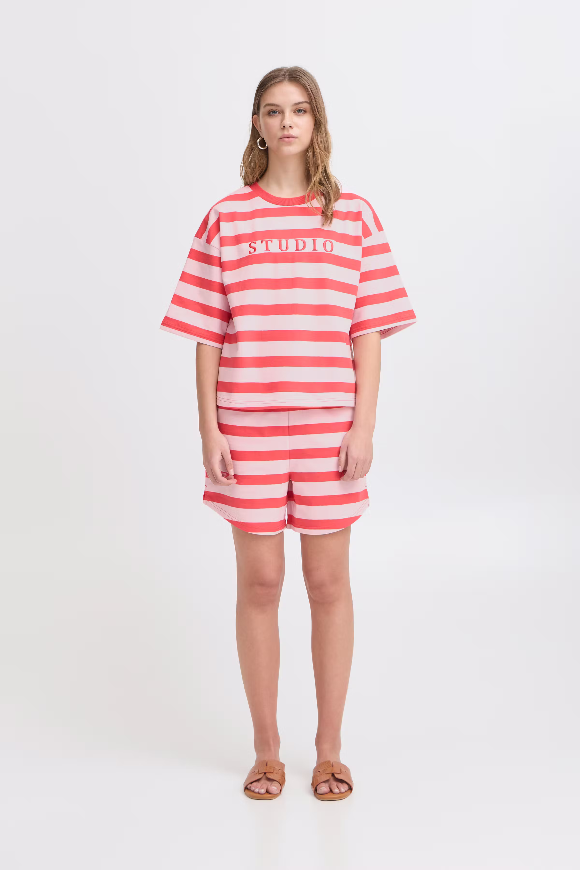 IHOCIE T-shirt LOOKBOOK FRONT 20122776-171753