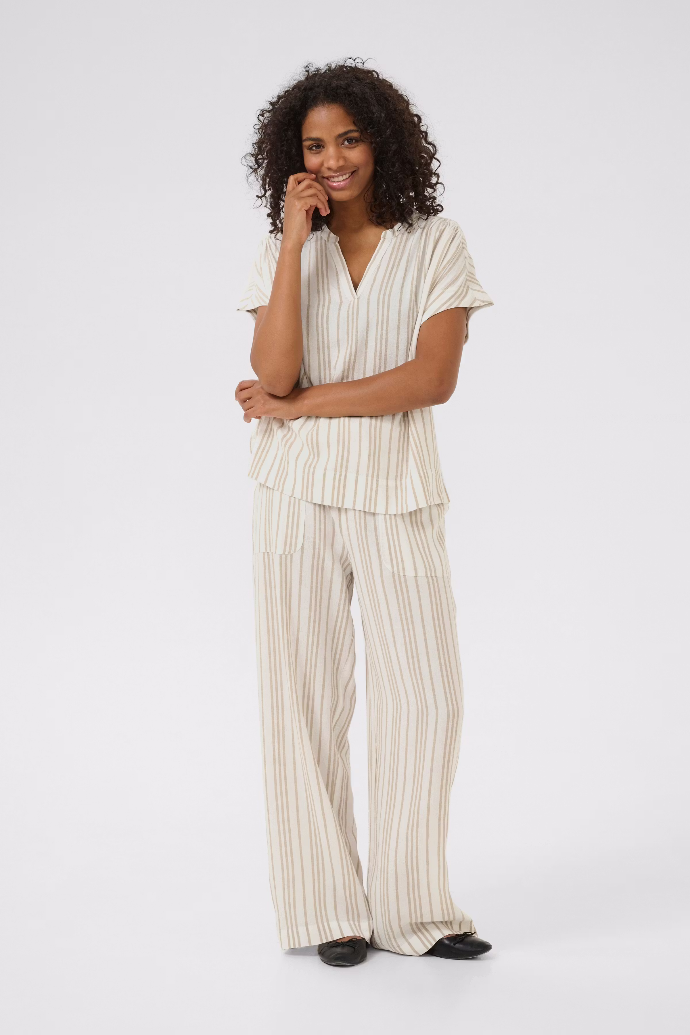 KAmilia Linen Top LOOKBOOK FRONT 10509670-107125