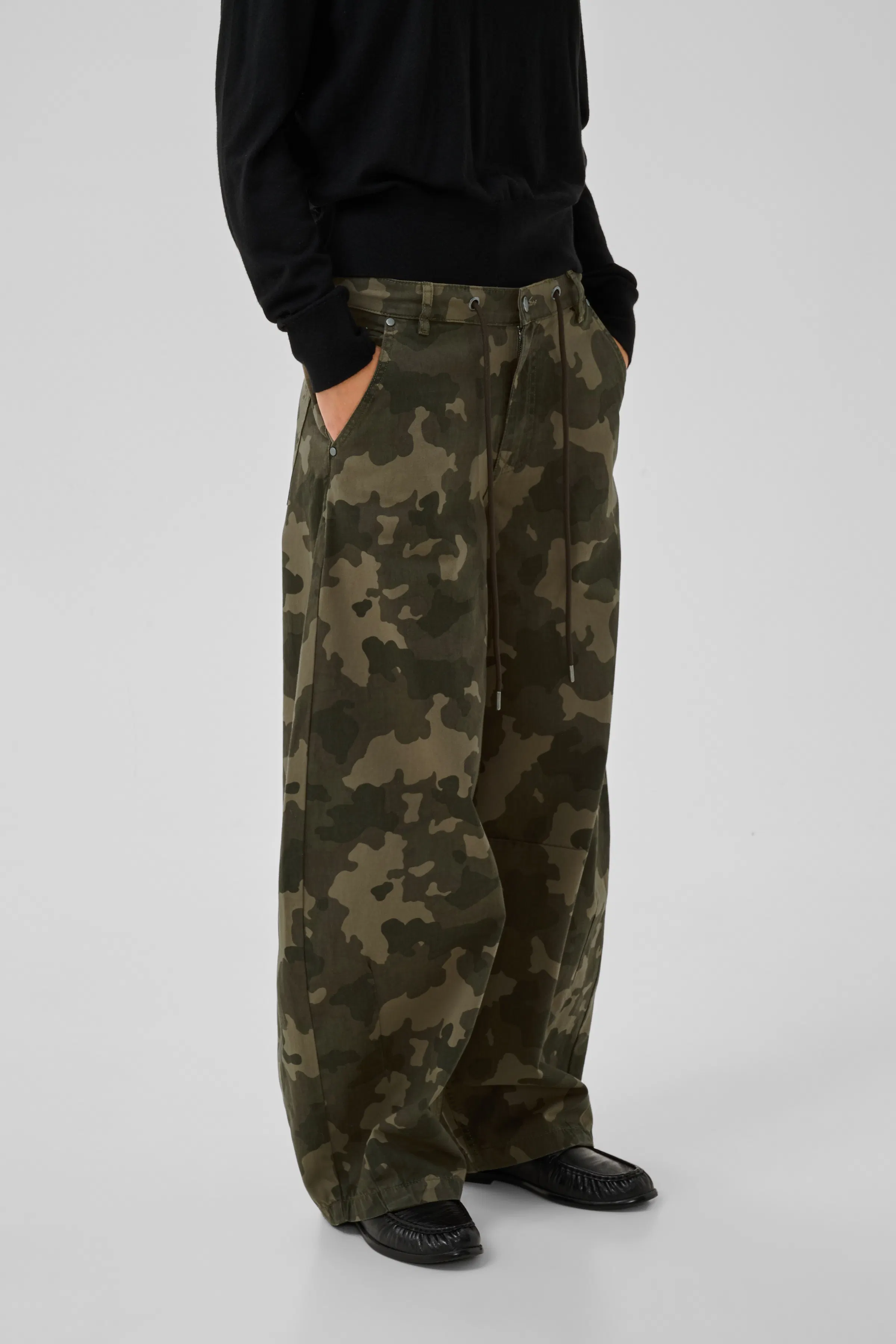 MWFro Camouflage Barrel-Hose LOOKBOOK FRONT 10706123-1000992