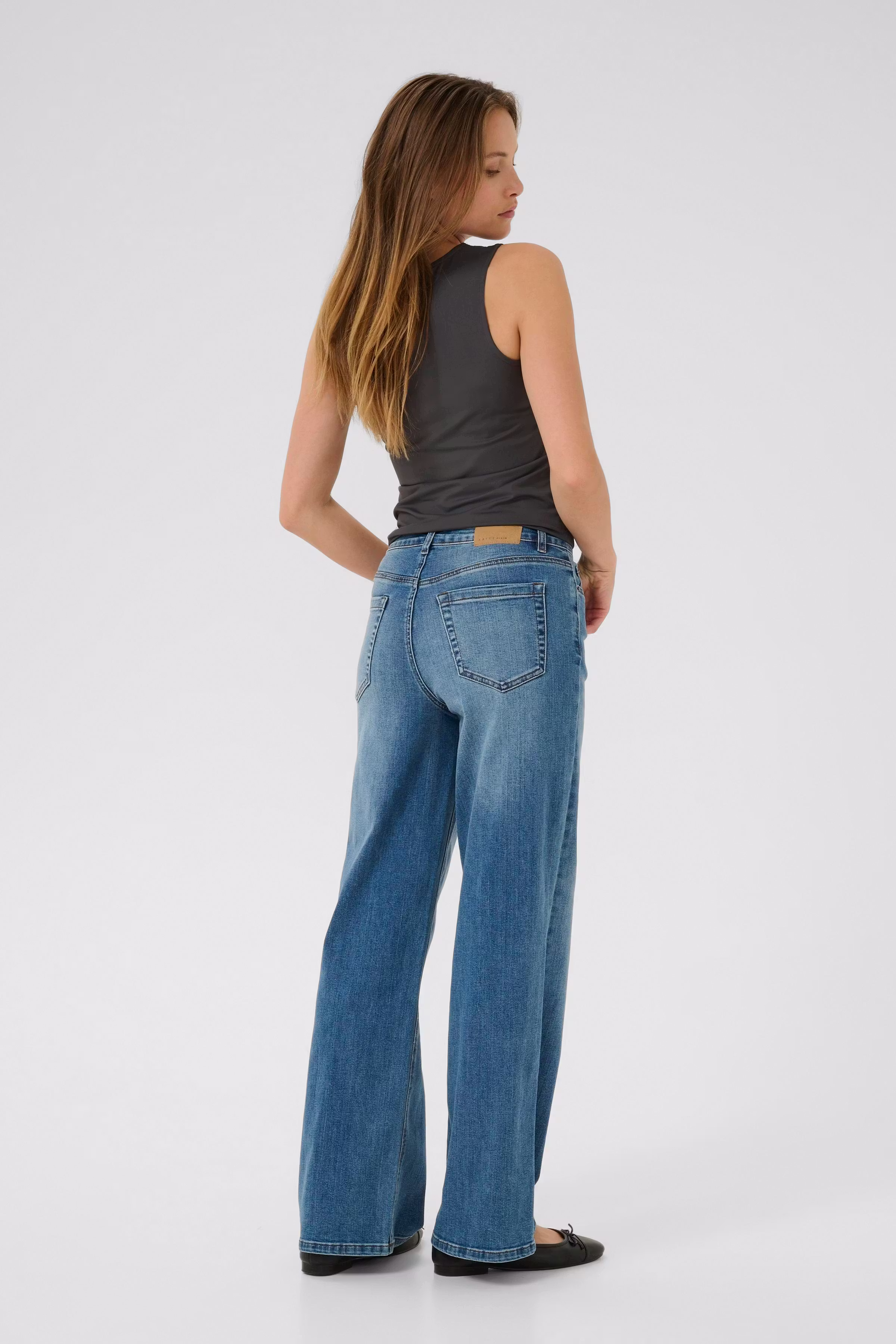KAarina Top LOOKBOOK BACK 10510692-190205
