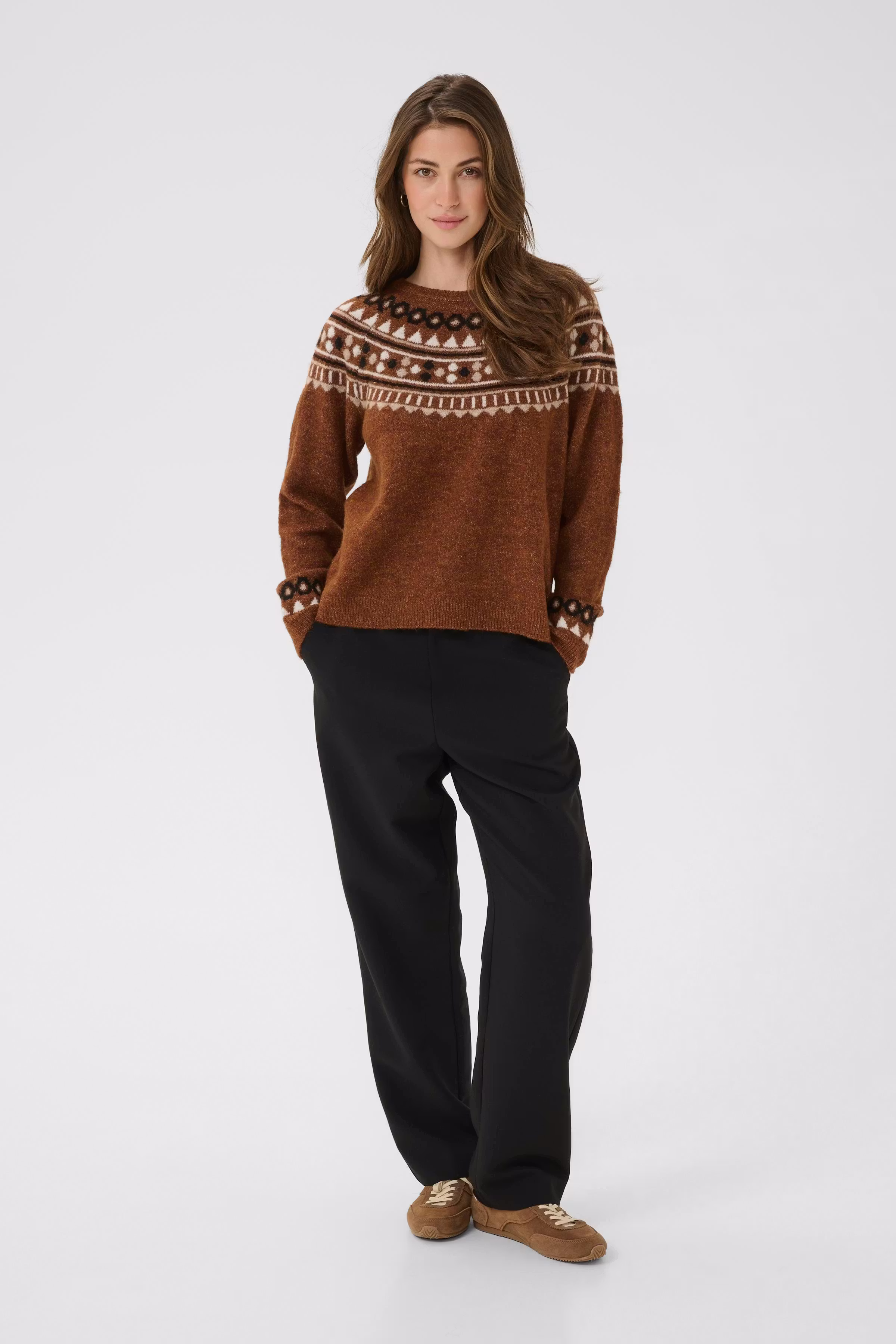 CRCherrie Pullover LOOKBOOK FRONT 10614328-1912271