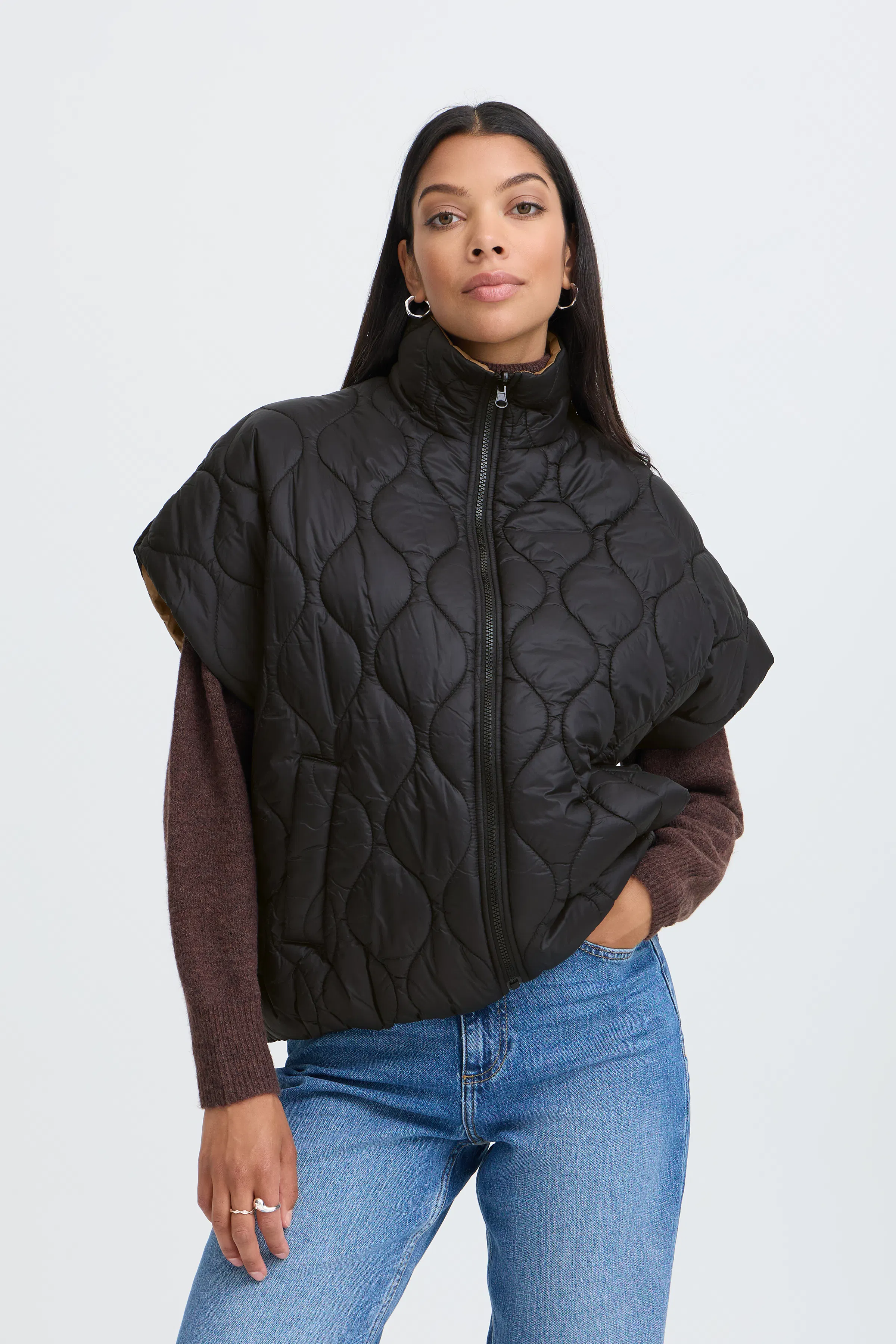 BYBERTA Vest yttertøj LOOKBOOK FRONT 20819130-194008