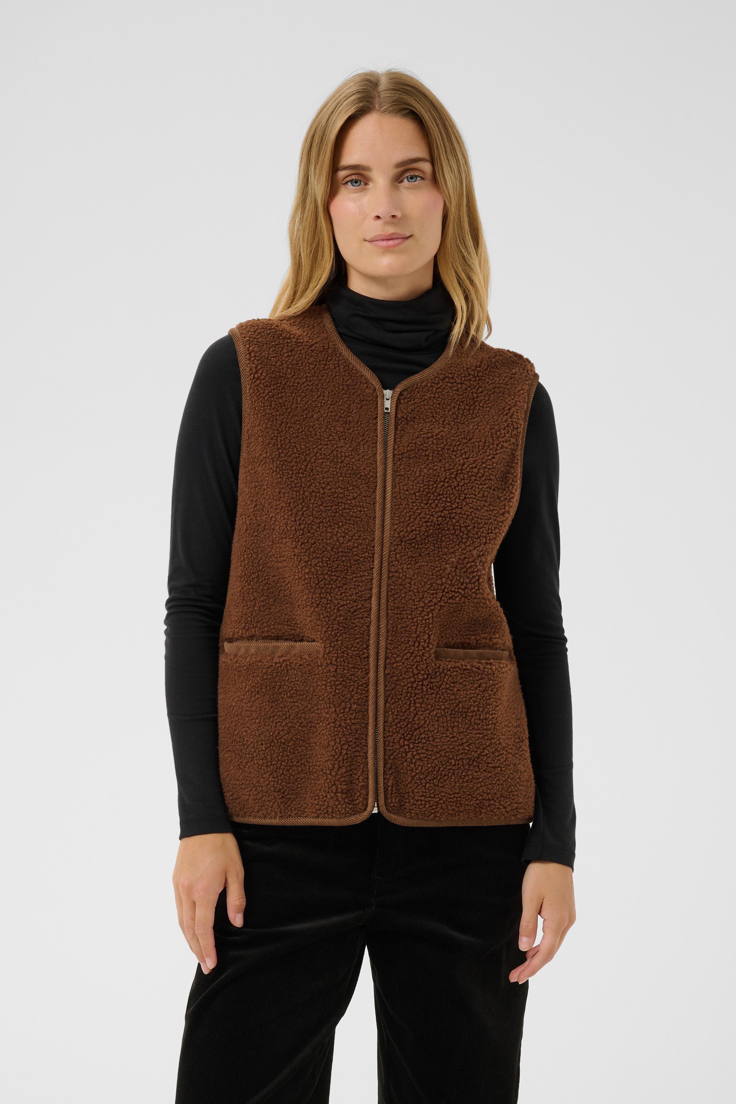 CameliePW Warme Weste LOOKBOOK FRONT 30310632-191223