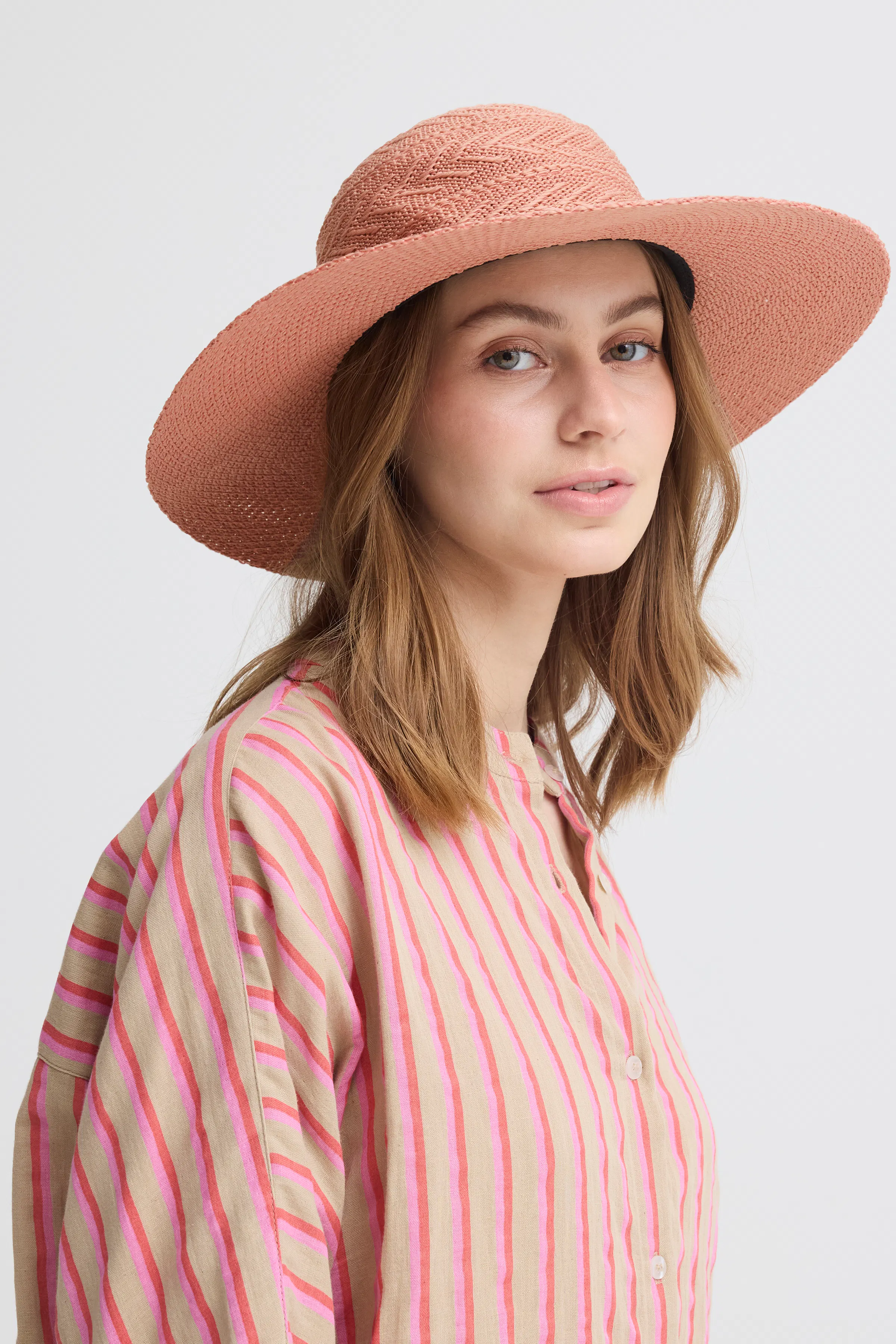 IAERNA Hatt LOOKBOOK FRONT 20125734-191655