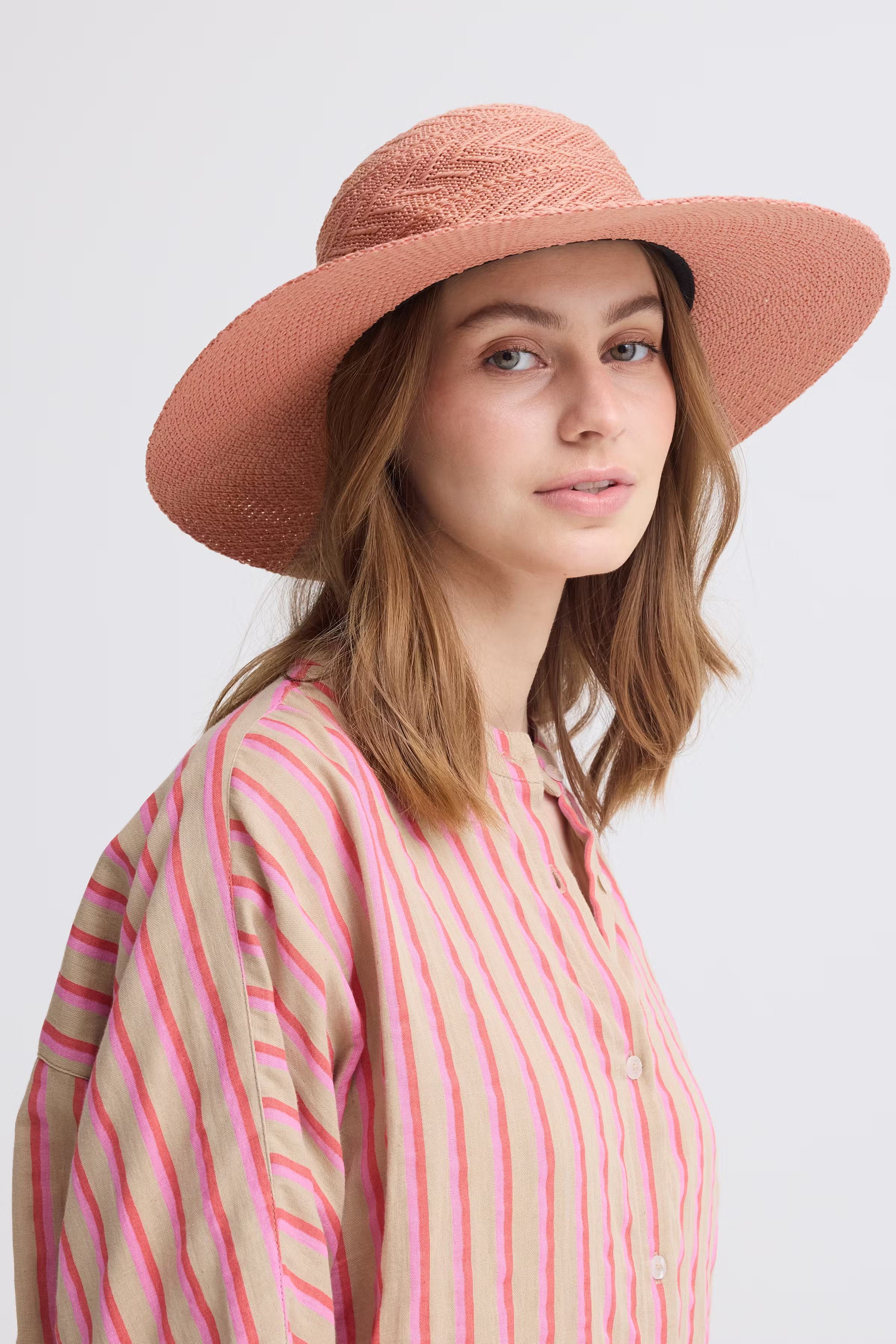 IAERNA Hat LOOKBOOK FRONT 20125734-191655