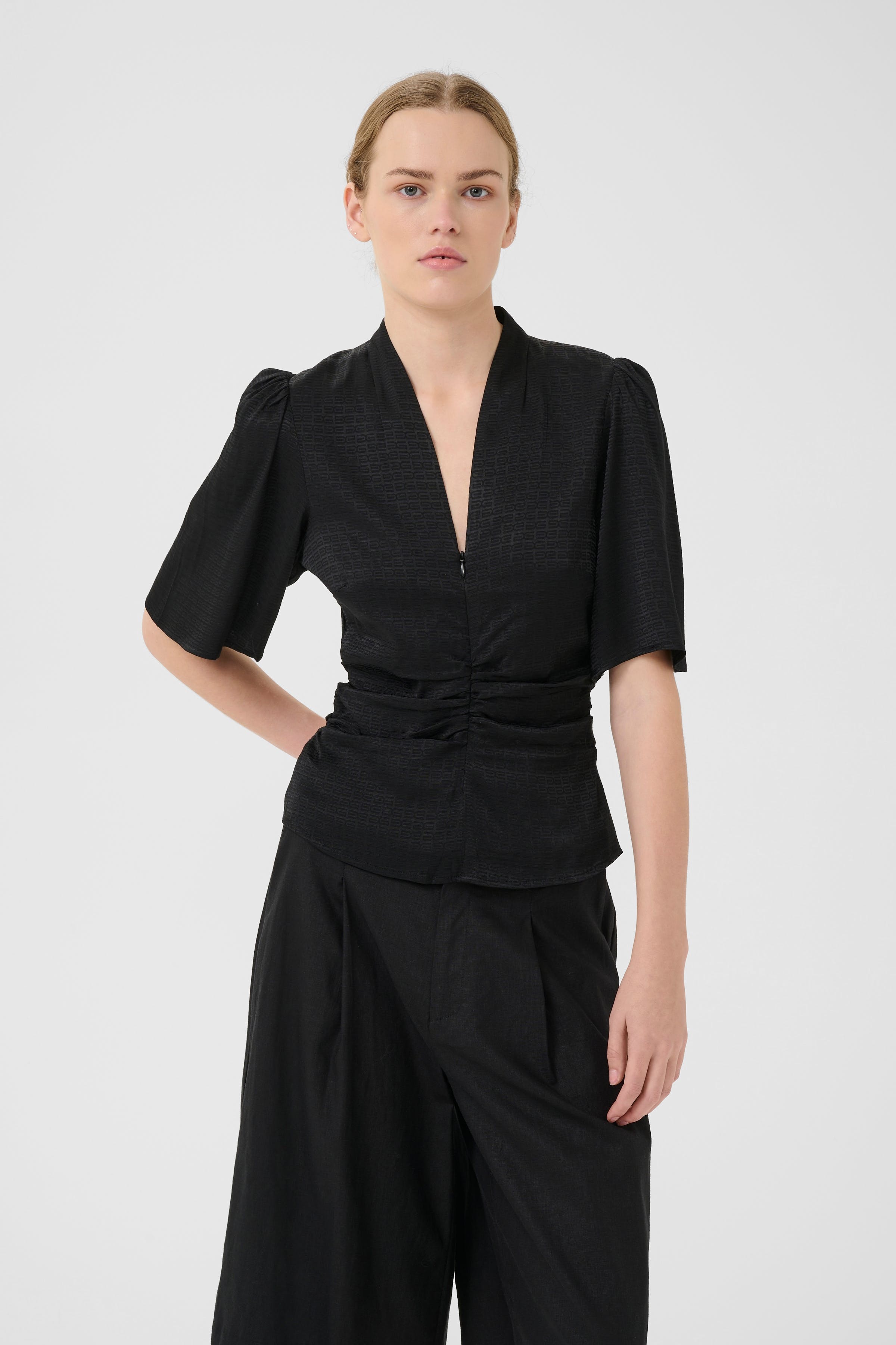 GZbianca Blouse LOOKBOOK FRONT 10909894-100017