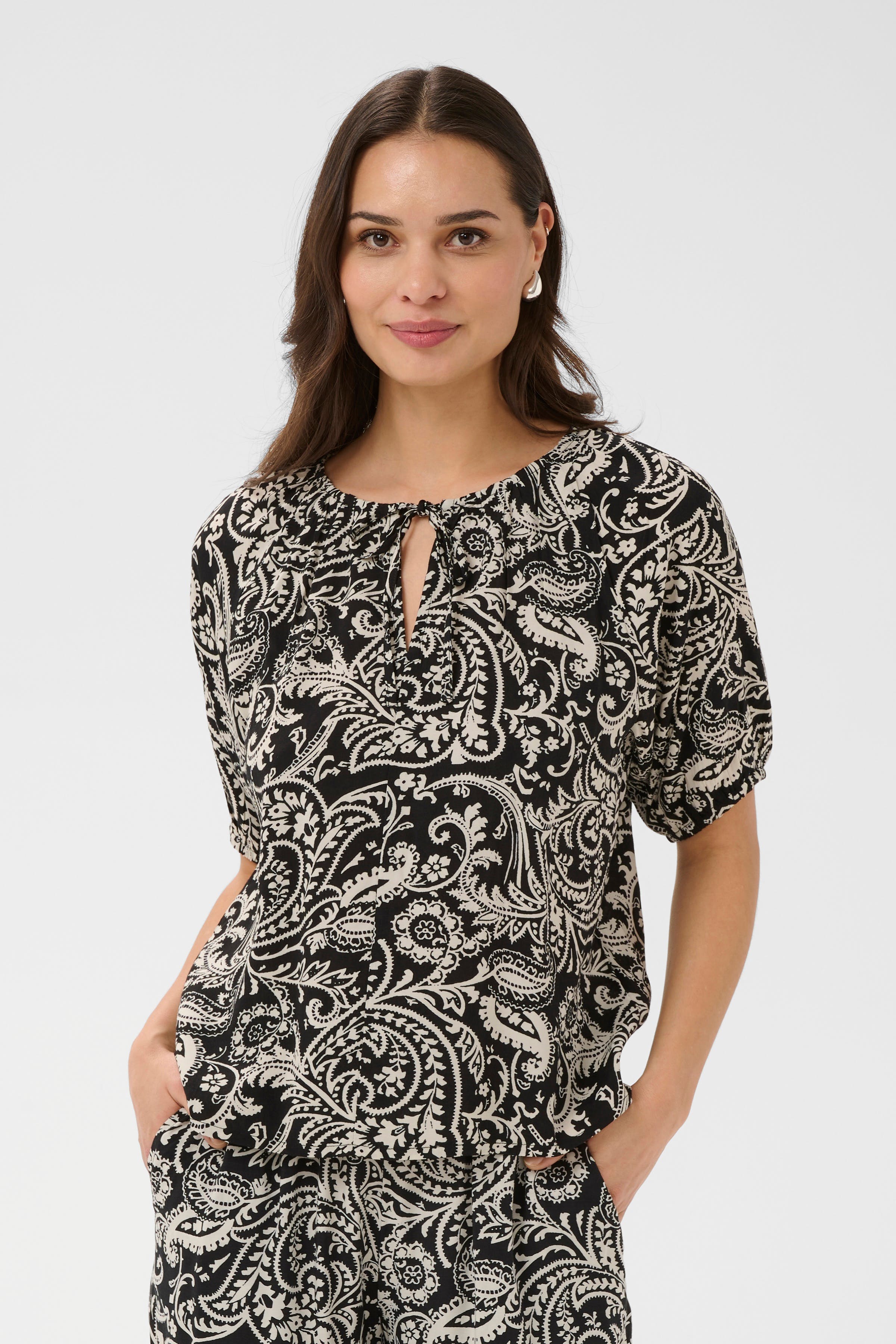 KAbella Bluse LOOKBOOK FRONT 10511522-109282