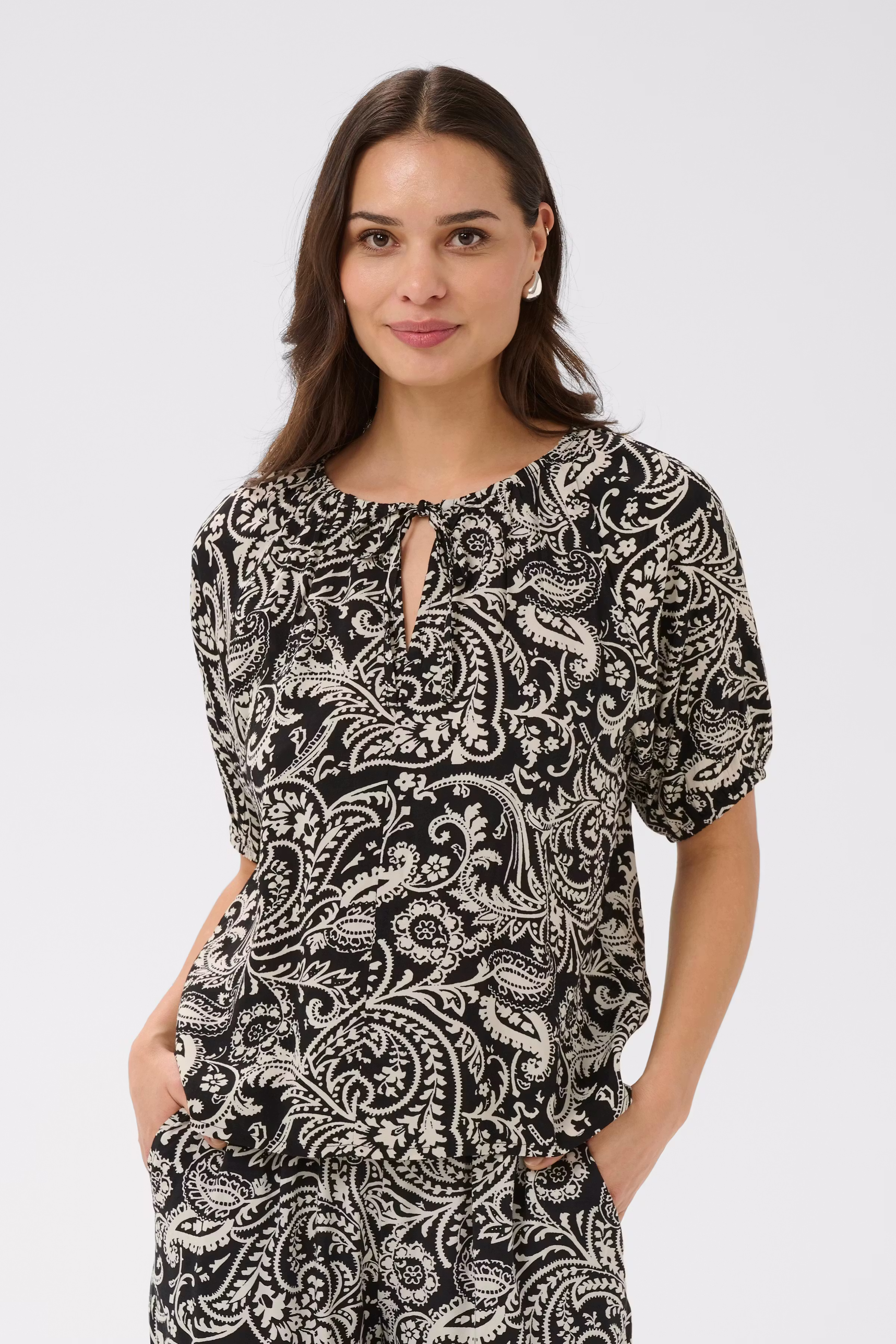 KAbella Bluse LOOKBOOK FRONT 10511522-109282