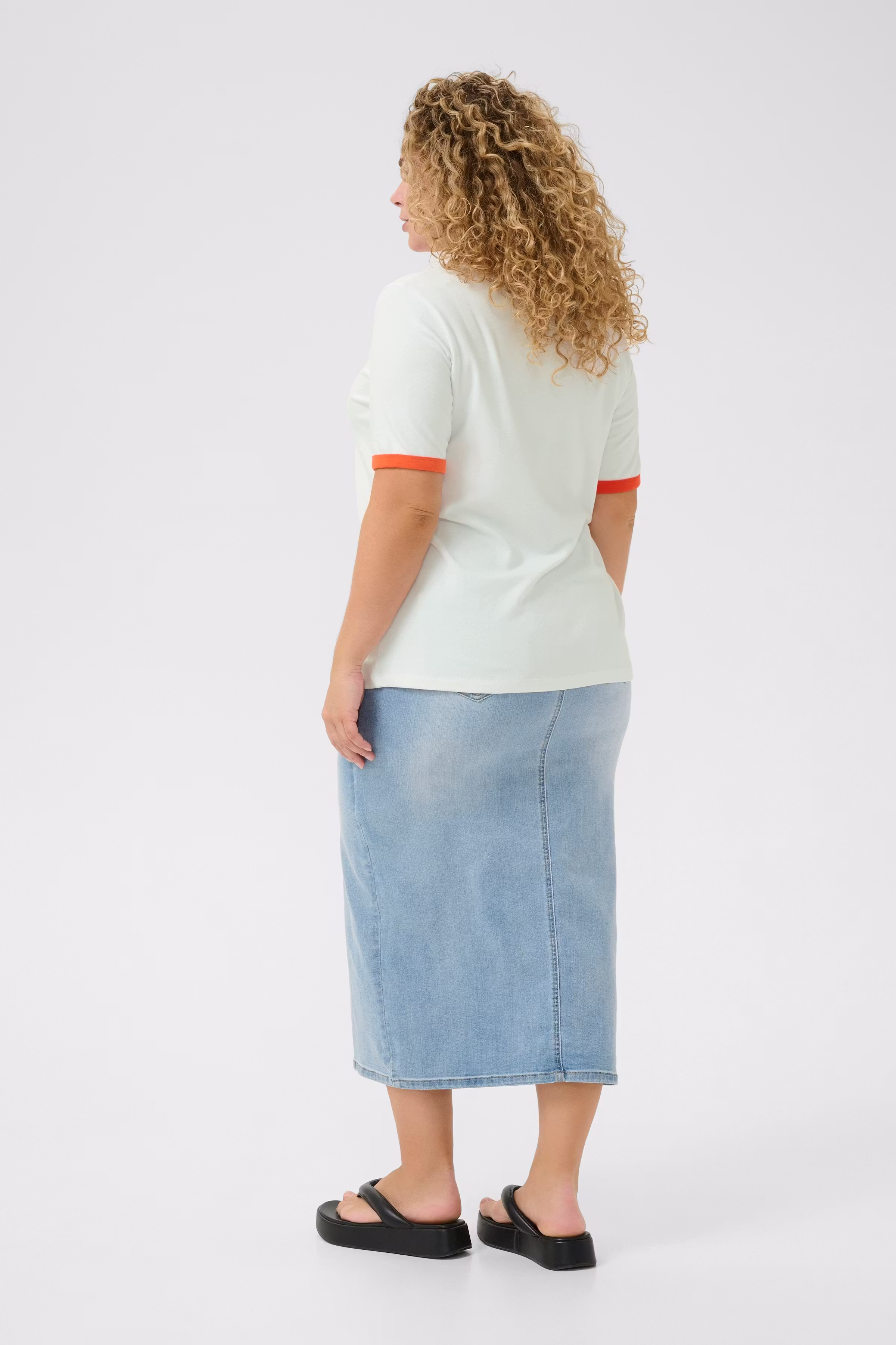 KCliana T-shirt LOOKBOOK BACK 10583185-107498