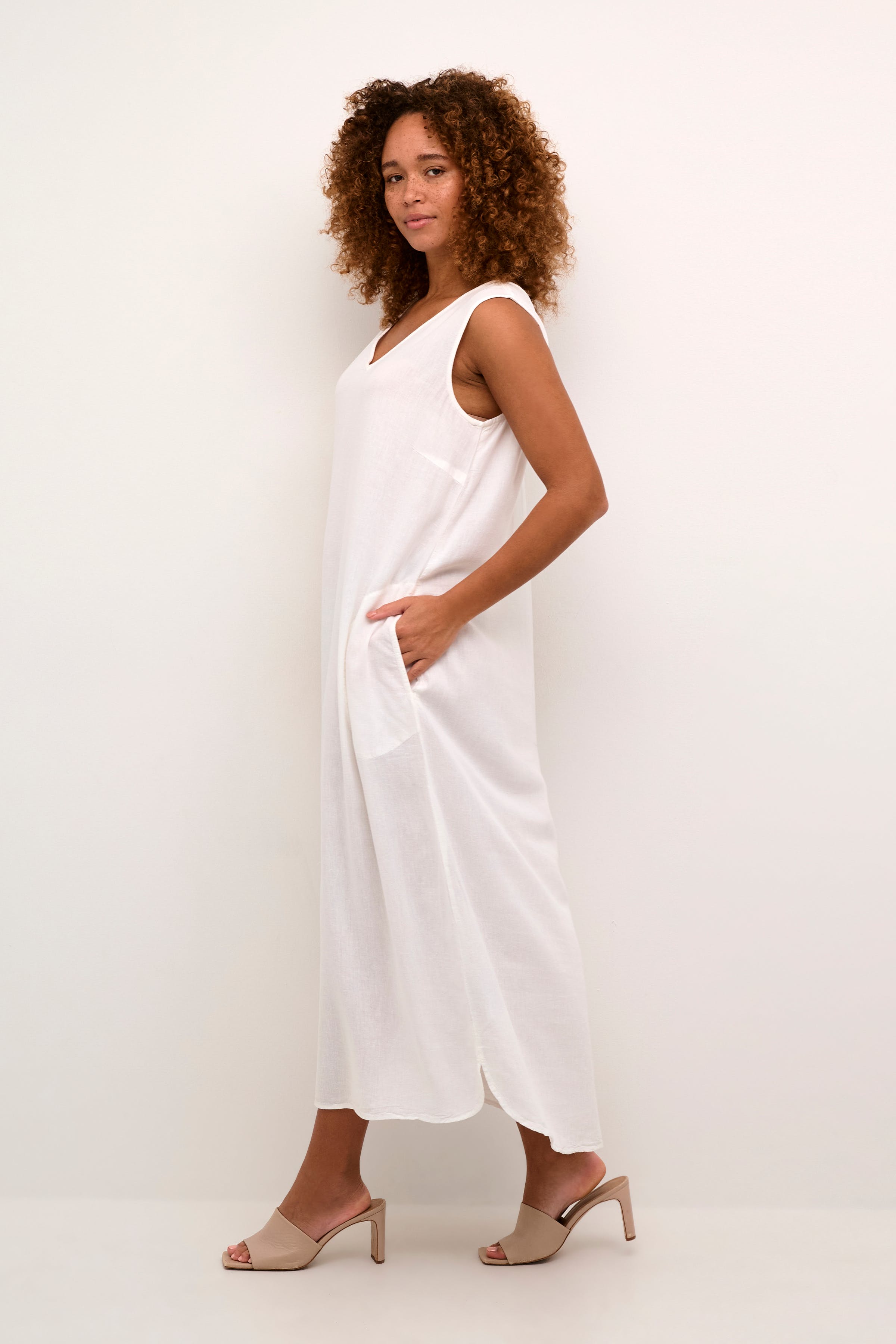 KAmilia Linne Klänning LOOKBOOK FRONT 10508427-110602