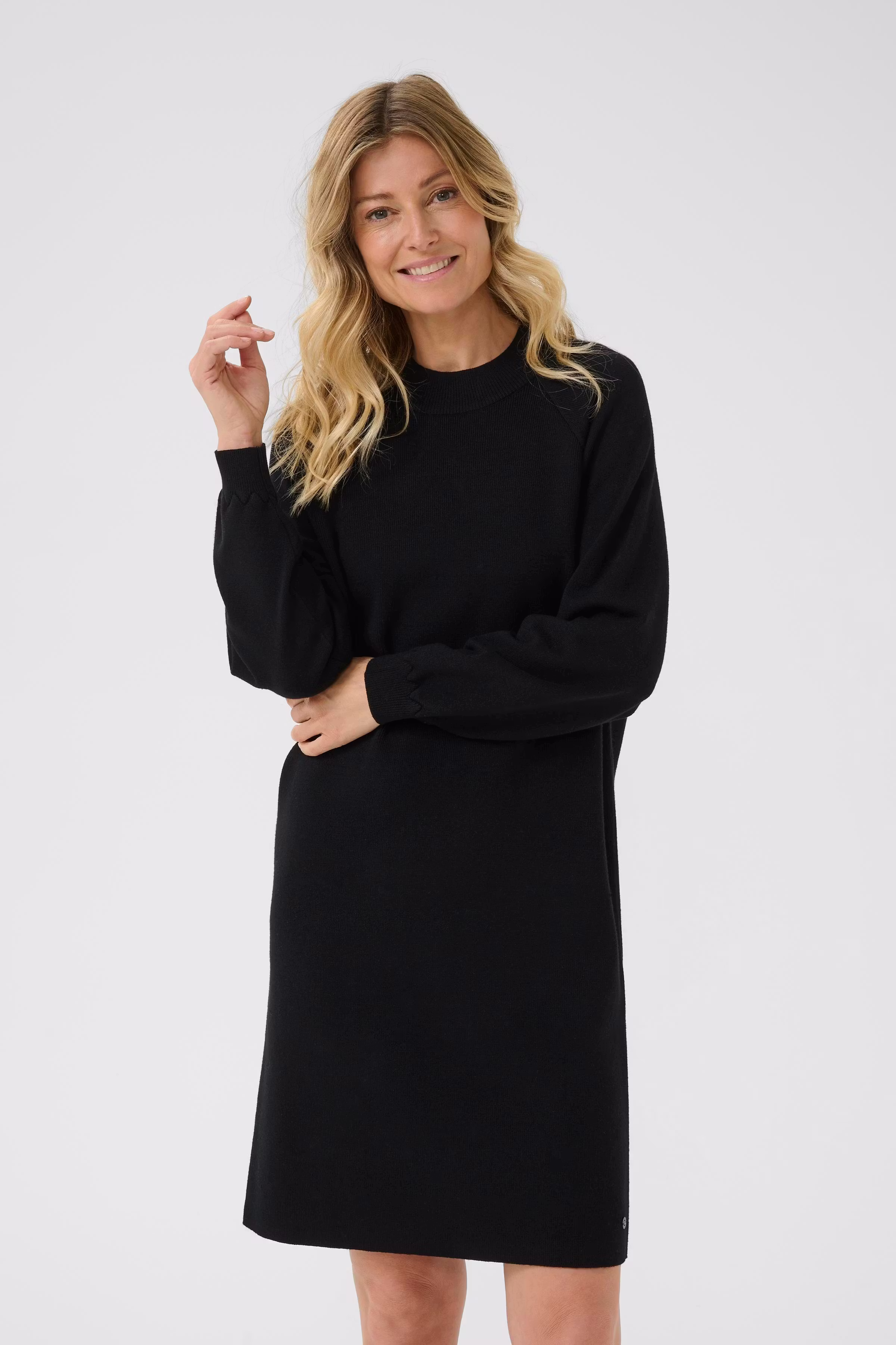 CRDela Dress LOOKBOOK FRONT 10614298-100120