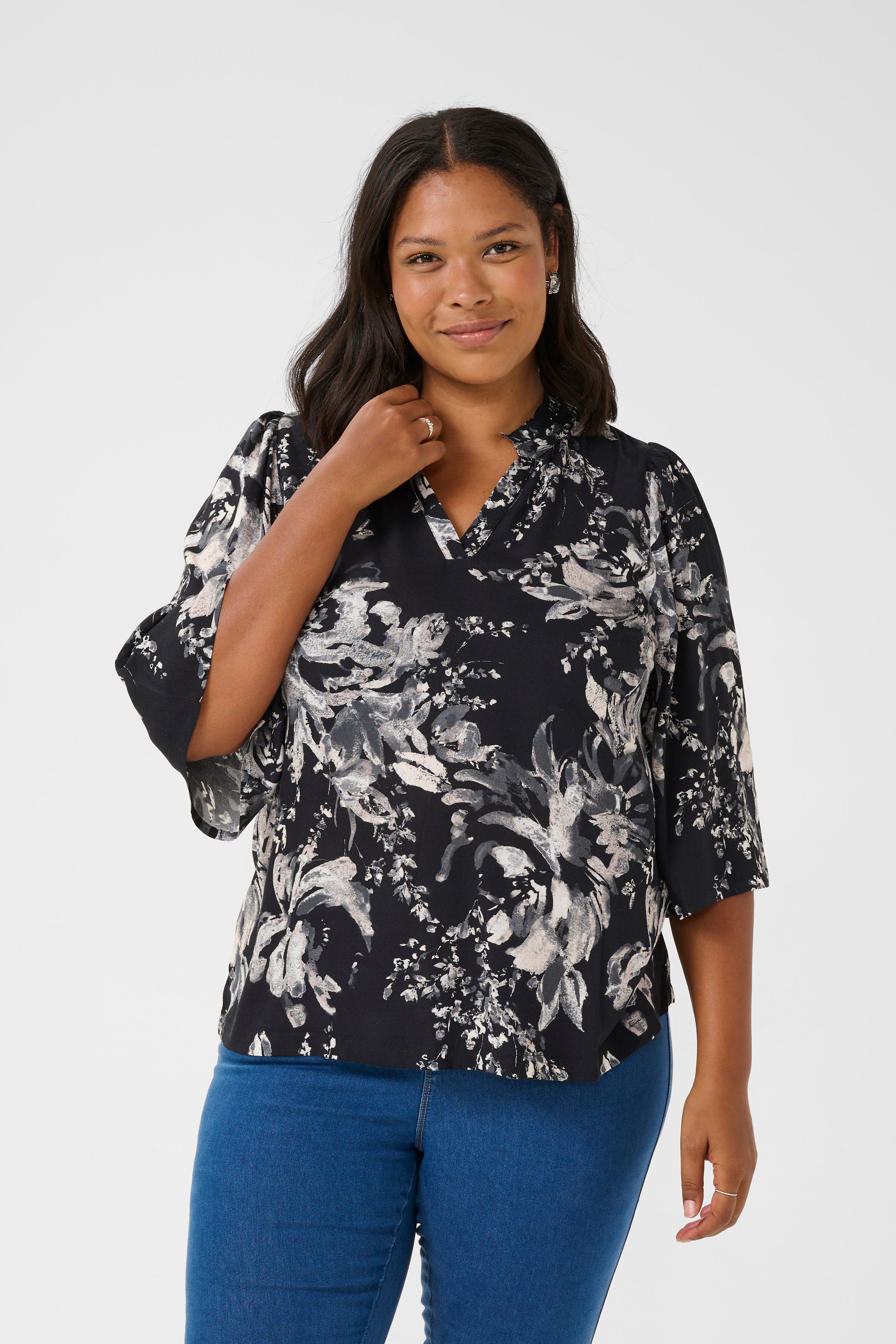 KCmona Blouse LOOKBOOK FRONT 10583229-107152