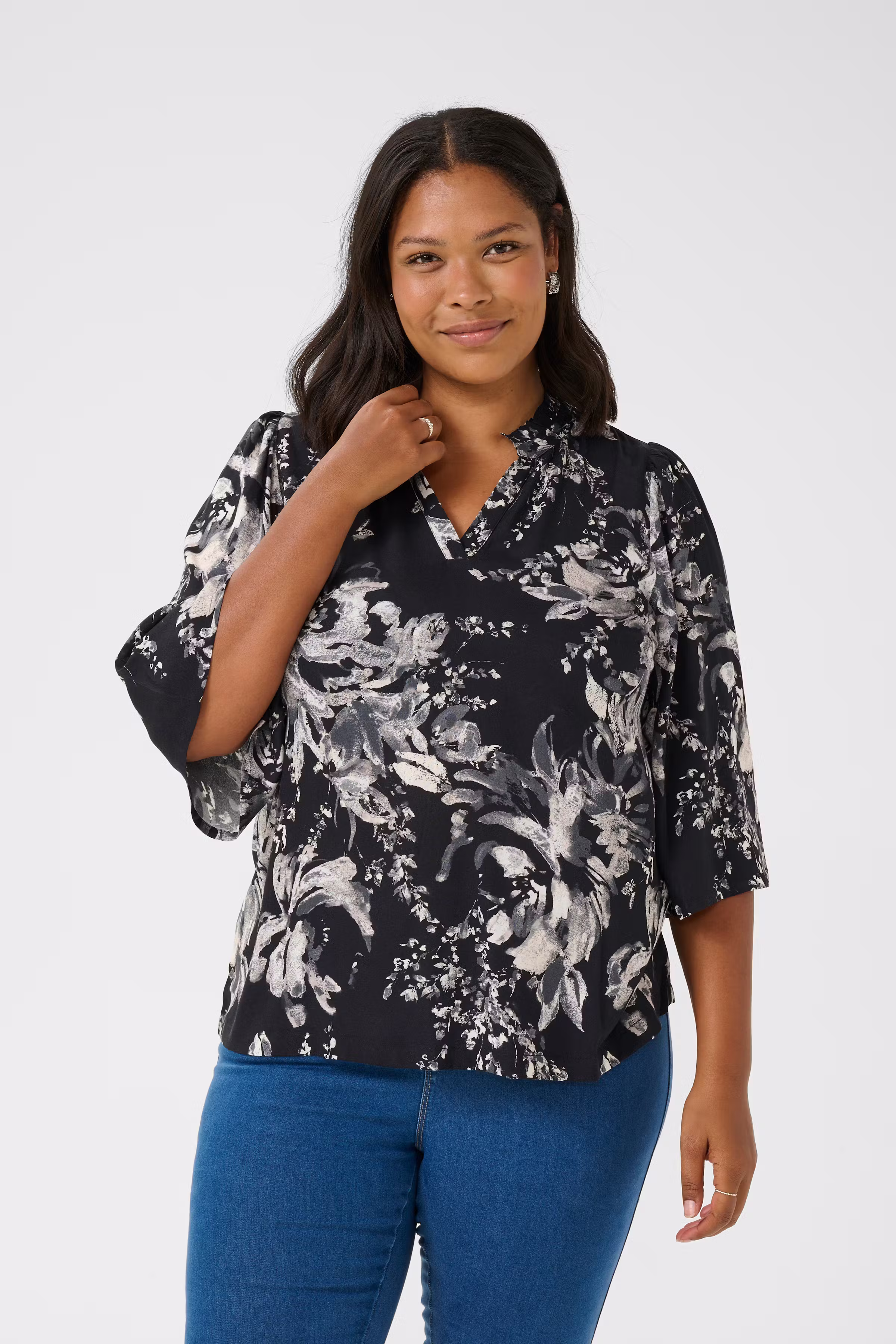 KCmona Bluse LOOKBOOK FRONT 10583229-107152