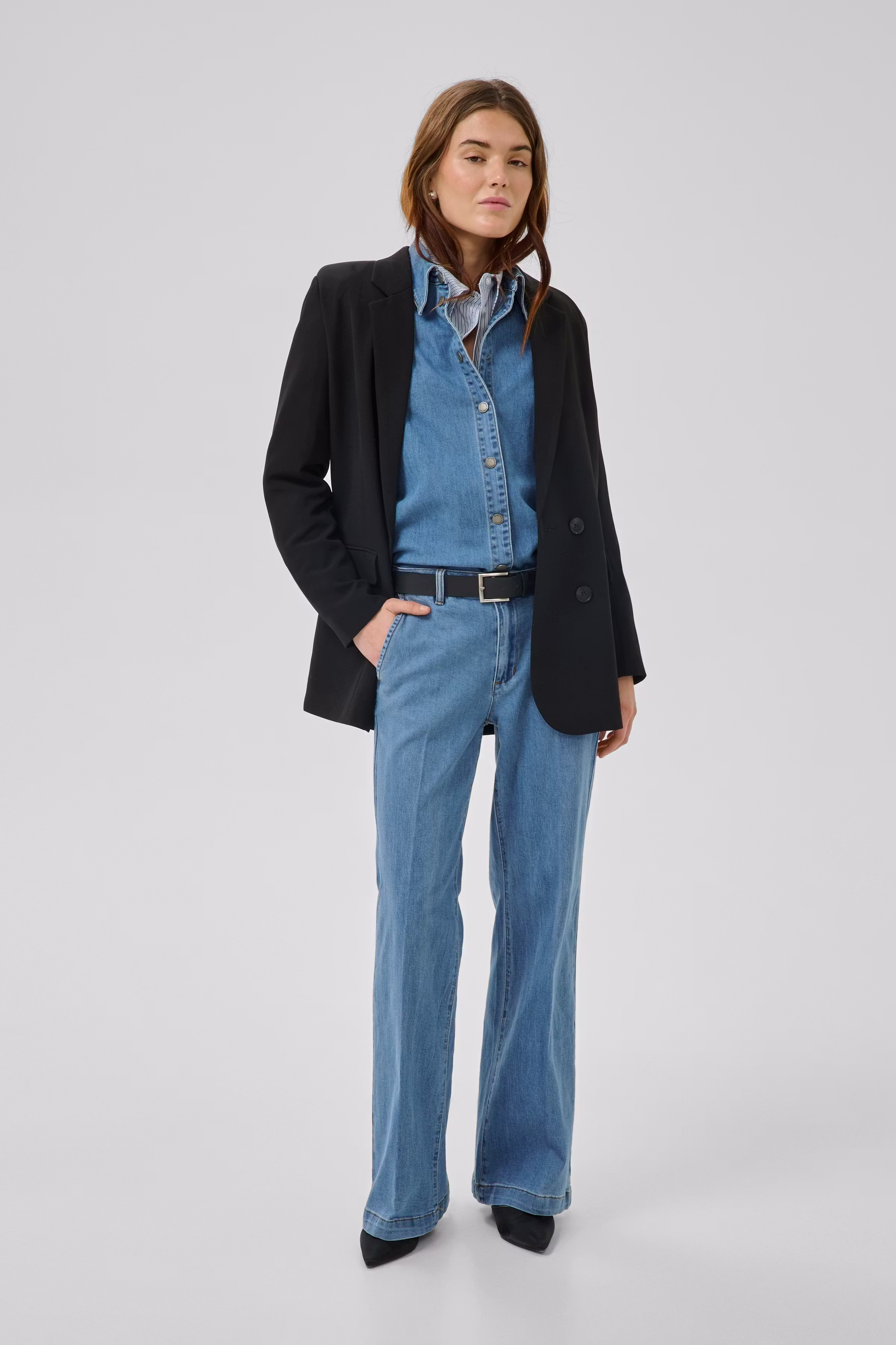 30 THE LARA 115 PANT LOOKBOOK FRONT 10705210-100053