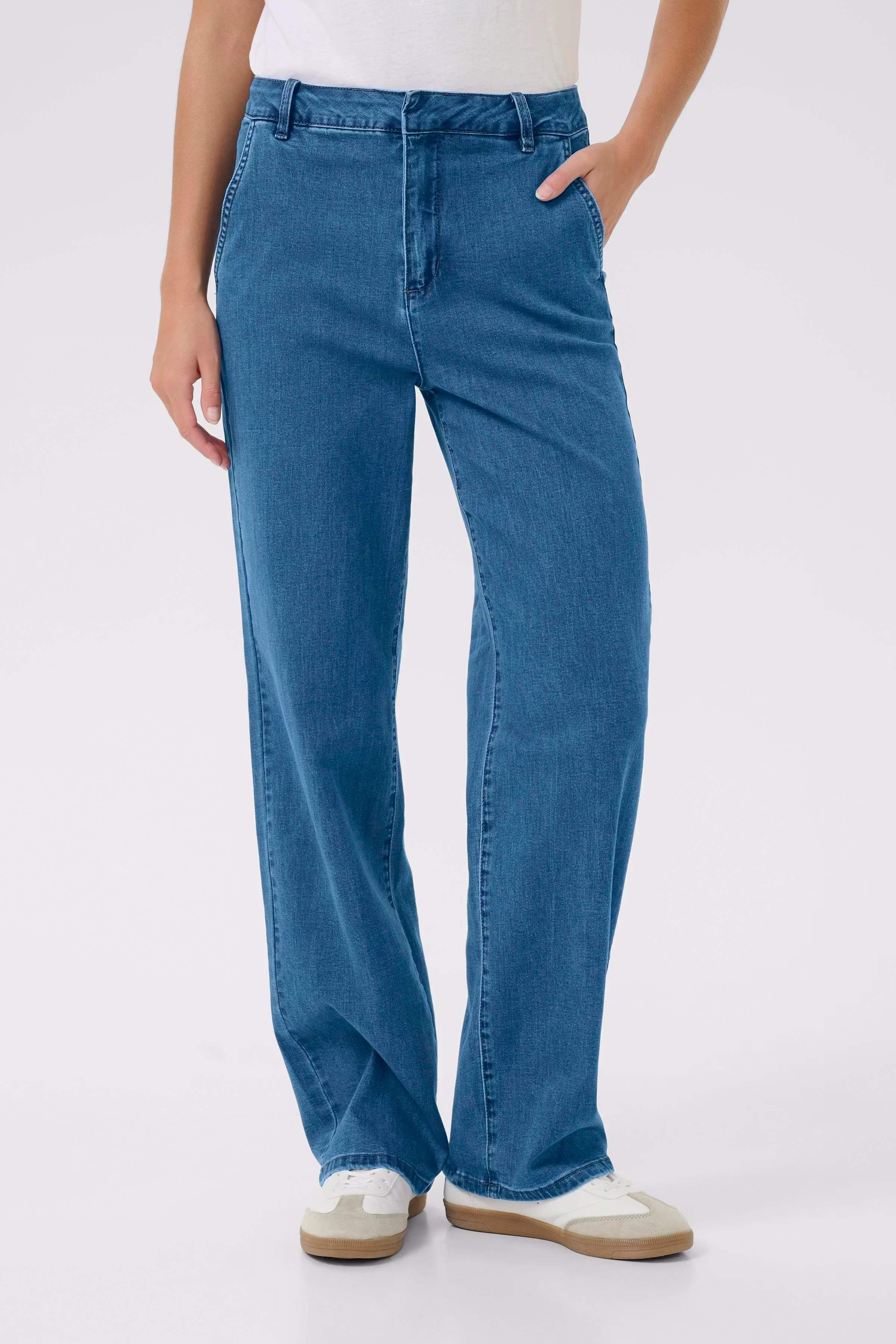 CRVisti Straight Leg Jeans LOOKBOOK FRONT 10613942-100116