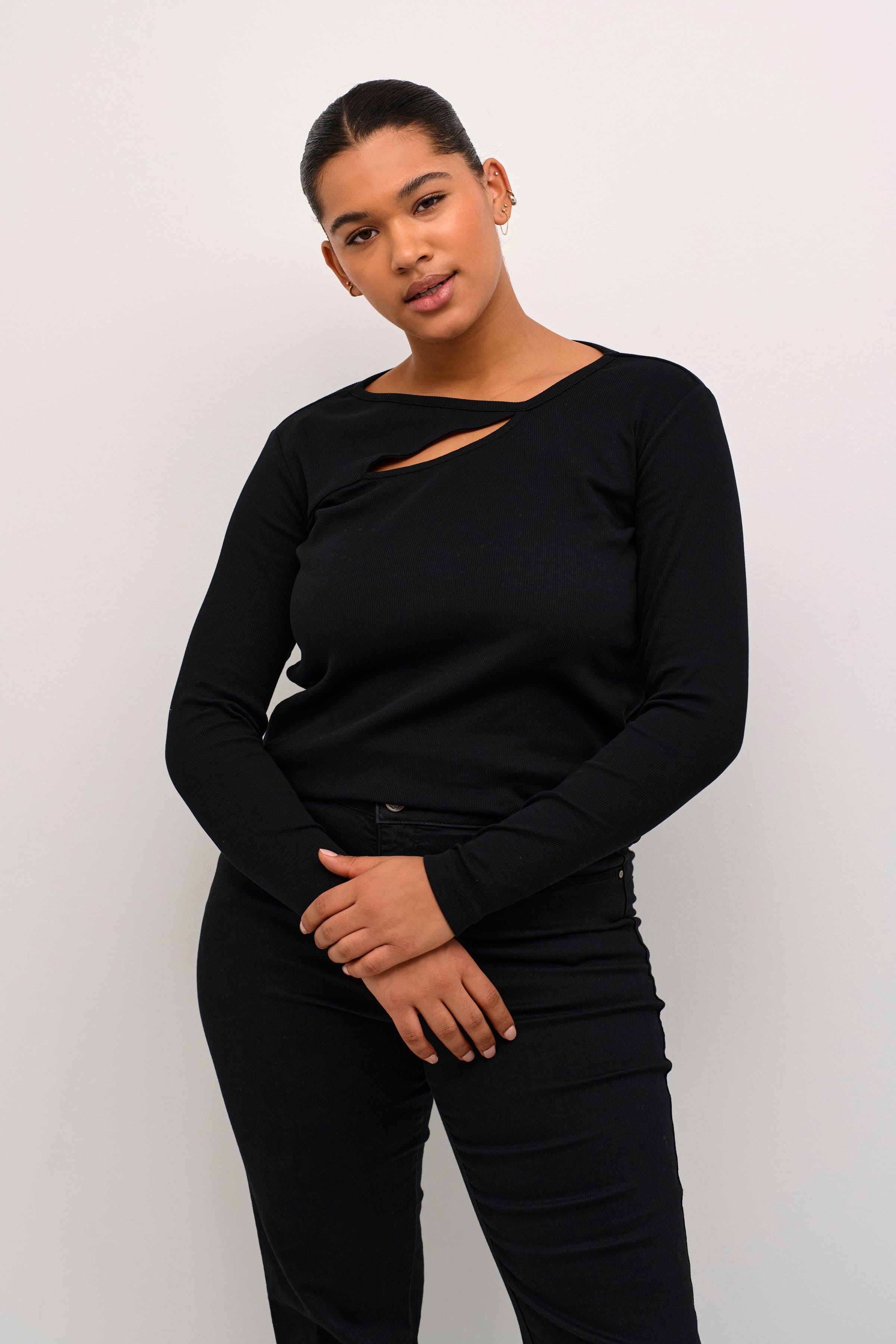 KCcarina T-shirt LOOKBOOK FRONT 10582513-100121