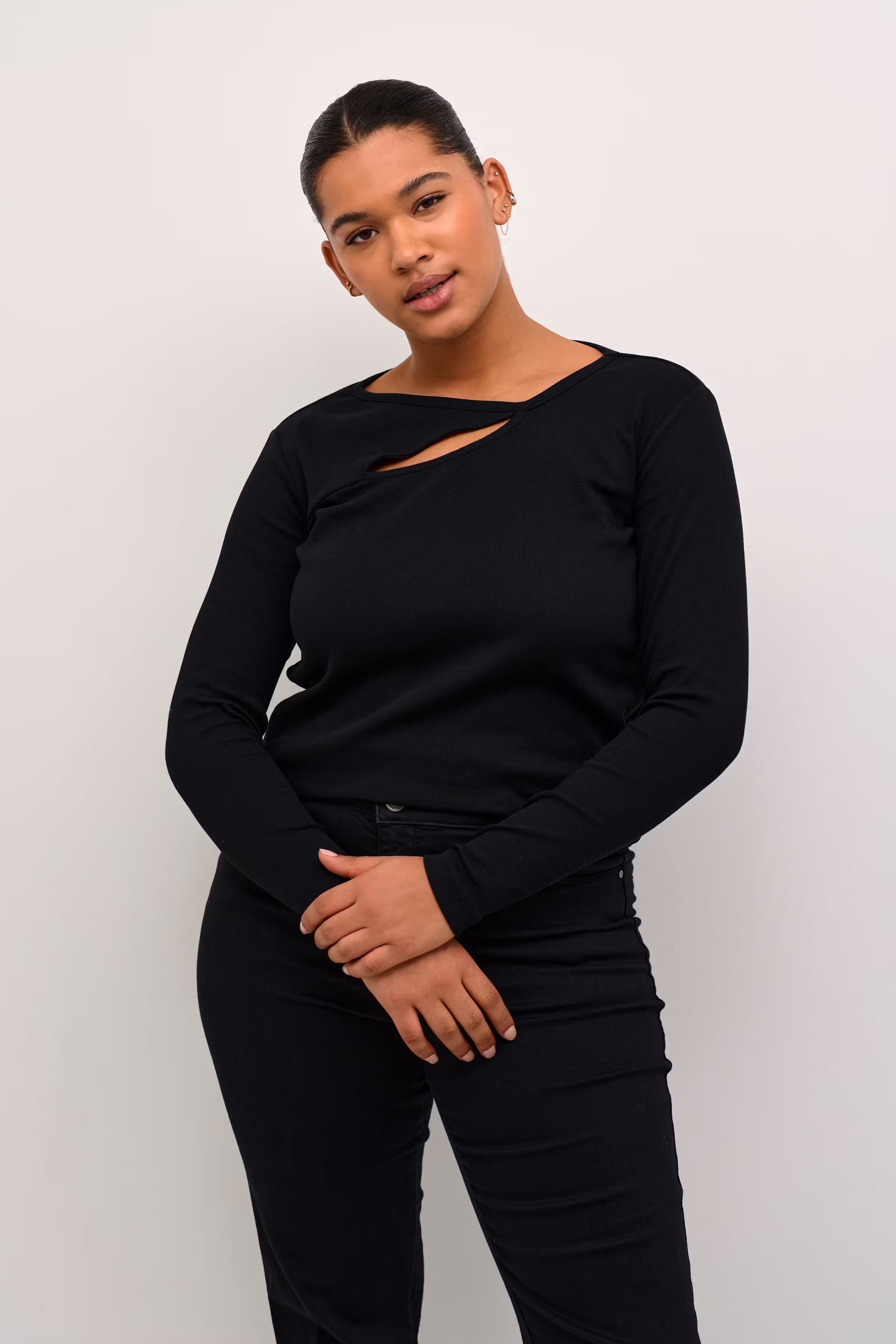 KCcarina T-shirt LOOKBOOK FRONT 10582513-100121