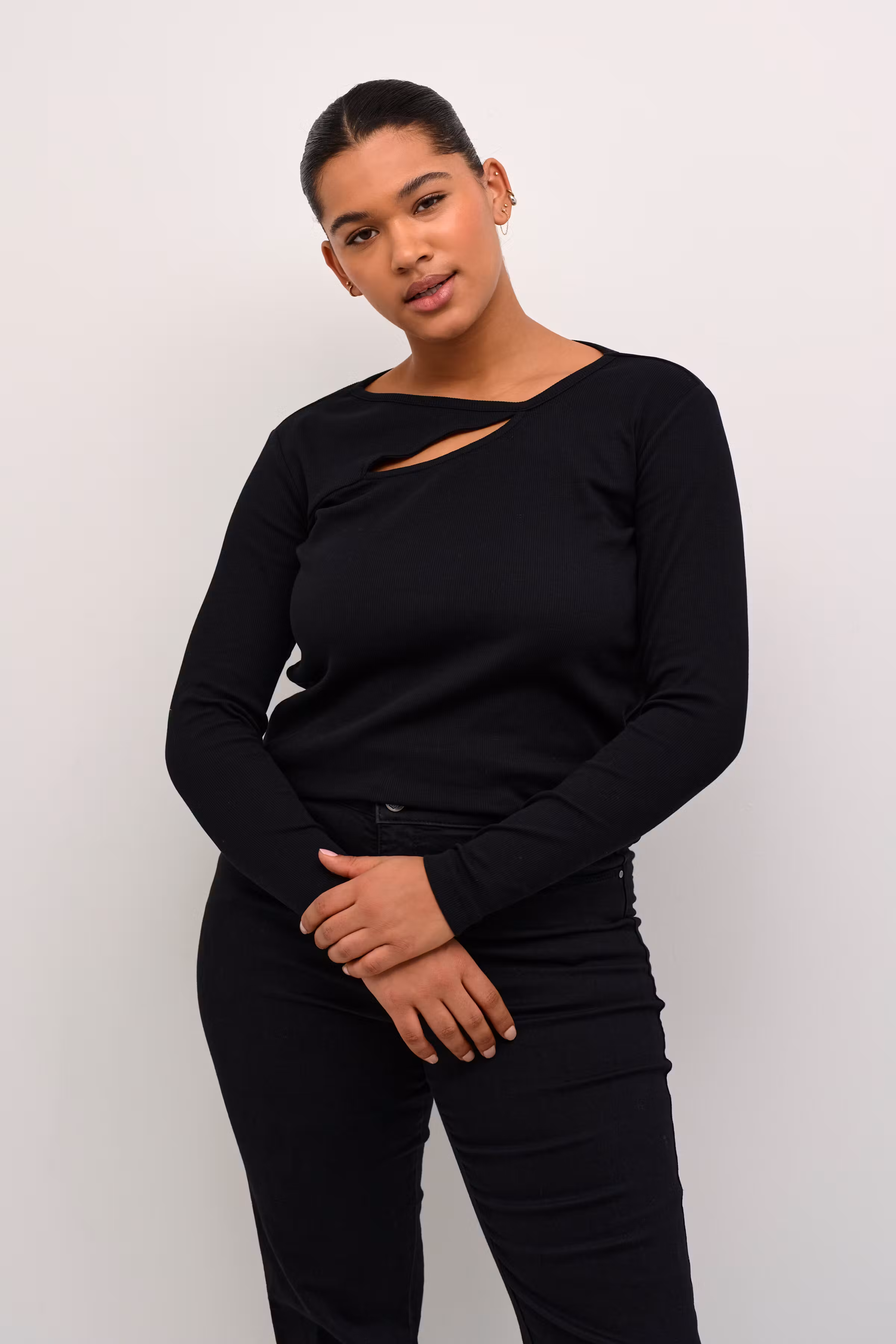 KCcarina T-shirt LOOKBOOK FRONT 10582513-100121