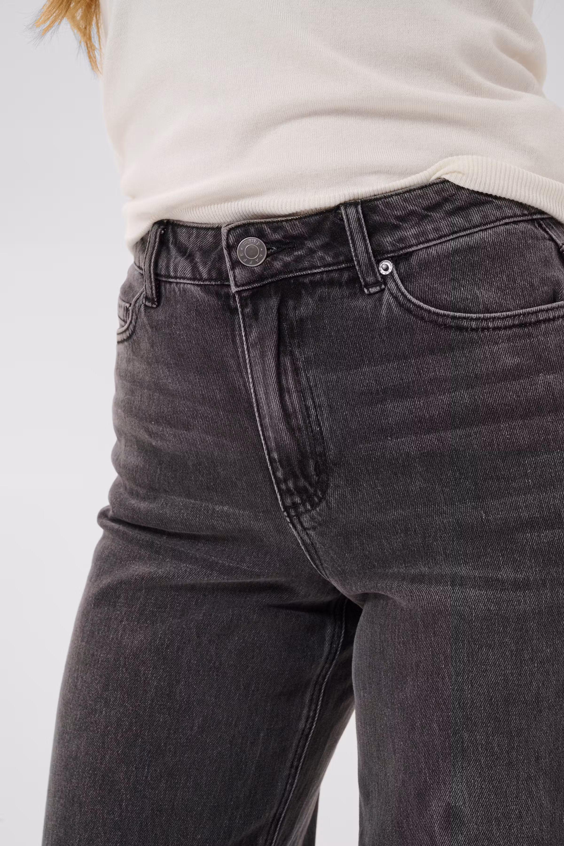 KAmeadow Straight Jeans LOOKBOOK DETAIL 10510712-108531