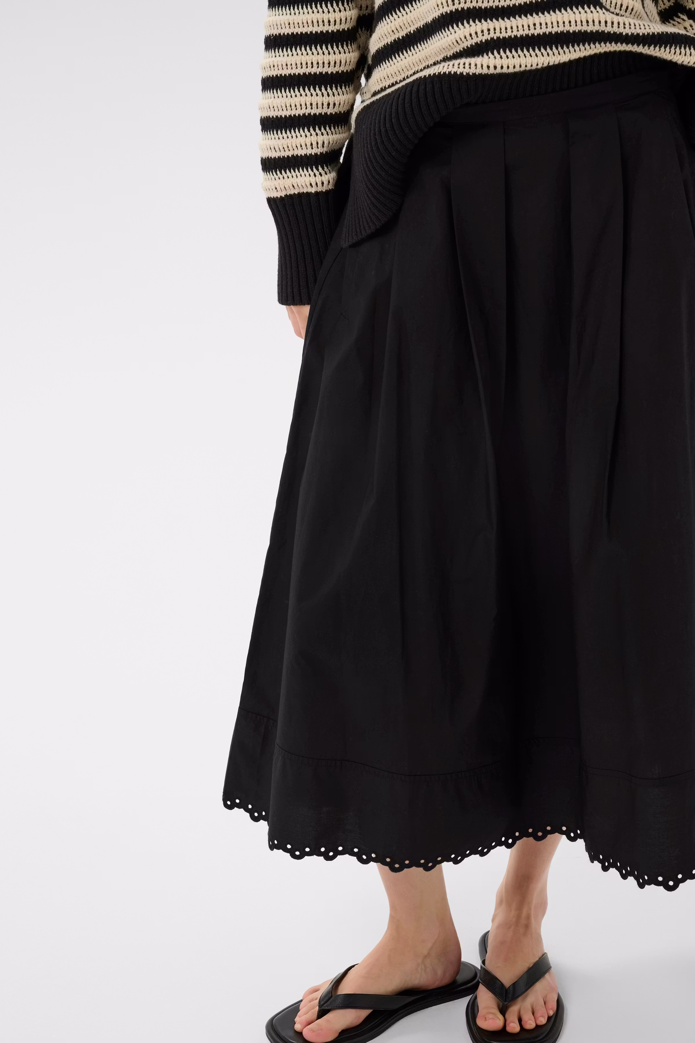 LIAIW POPLIN Rok LOOKBOOK DETAIL 30112358-194008