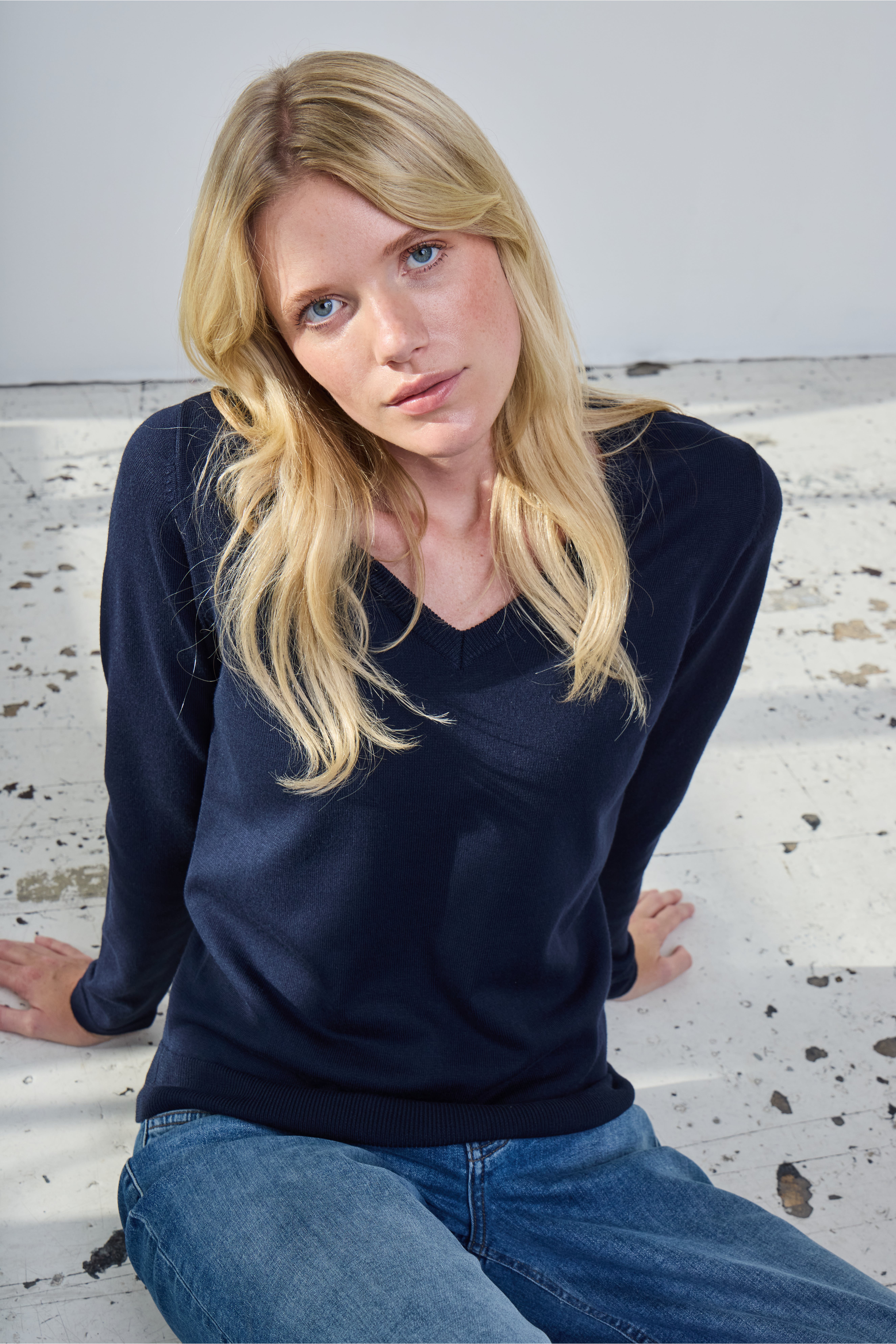 IHLULS V-Neck Pullover LOCATION NONE 20125815-194010