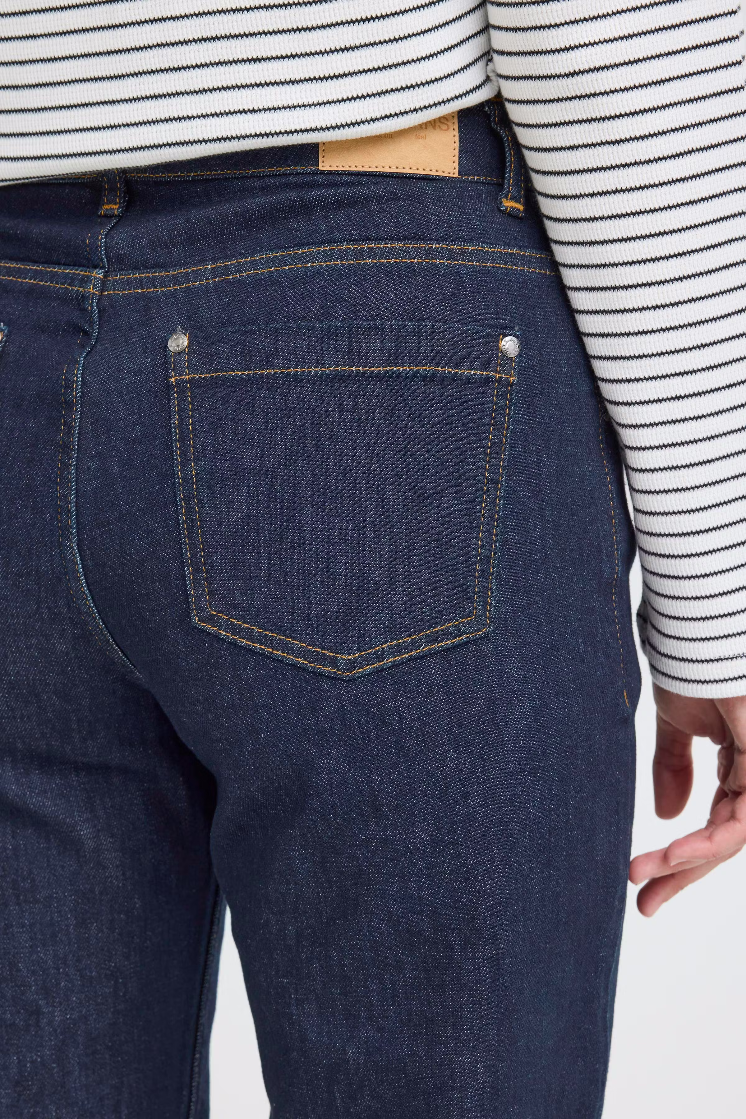 PZLIRA UHW Jeans Tapered Leg LOOKBOOK DETAIL 50209032-200002