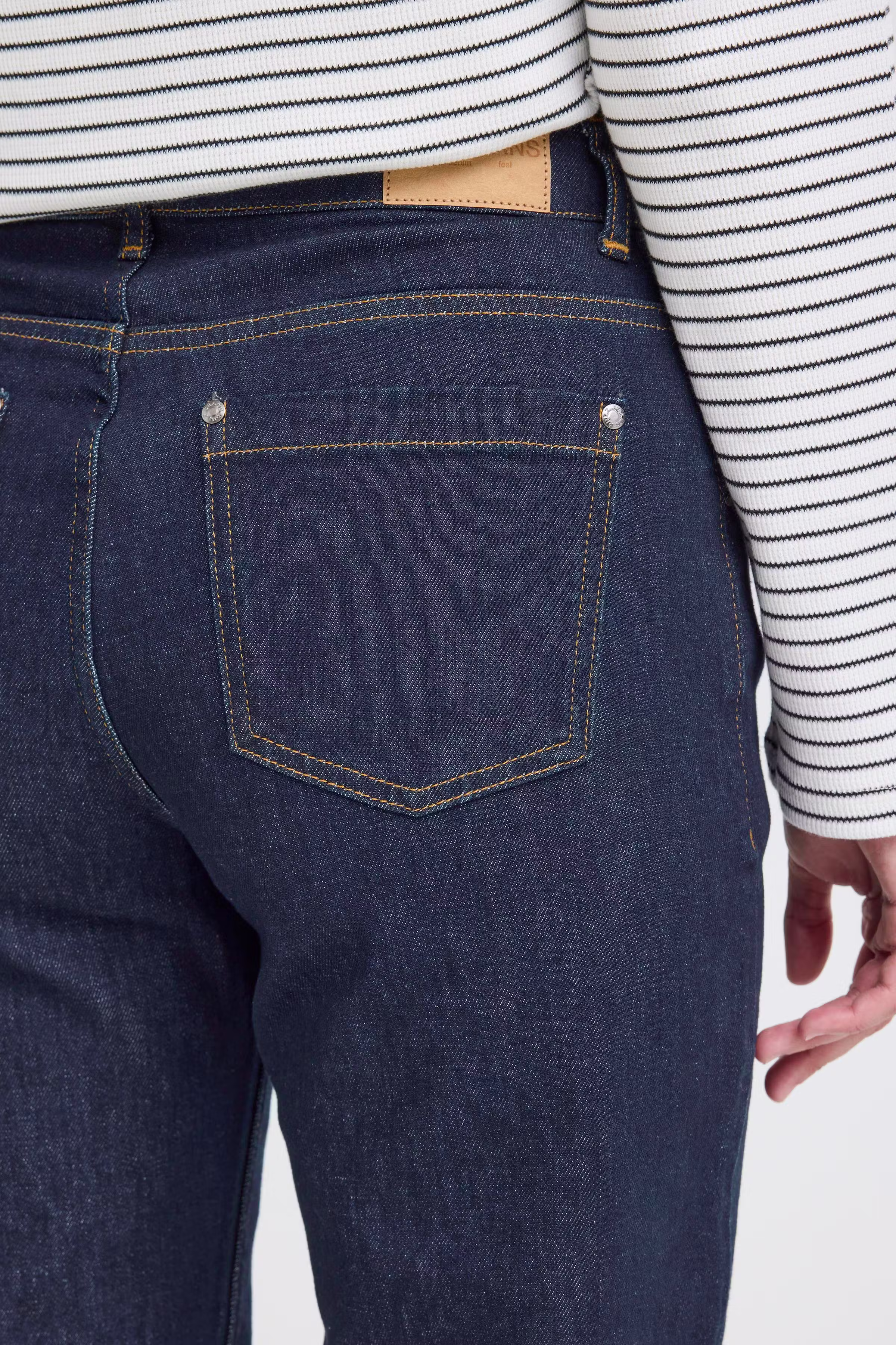 PZLIRA UHW Jeans Tapered Leg LOOKBOOK DETAIL 50209032-202124