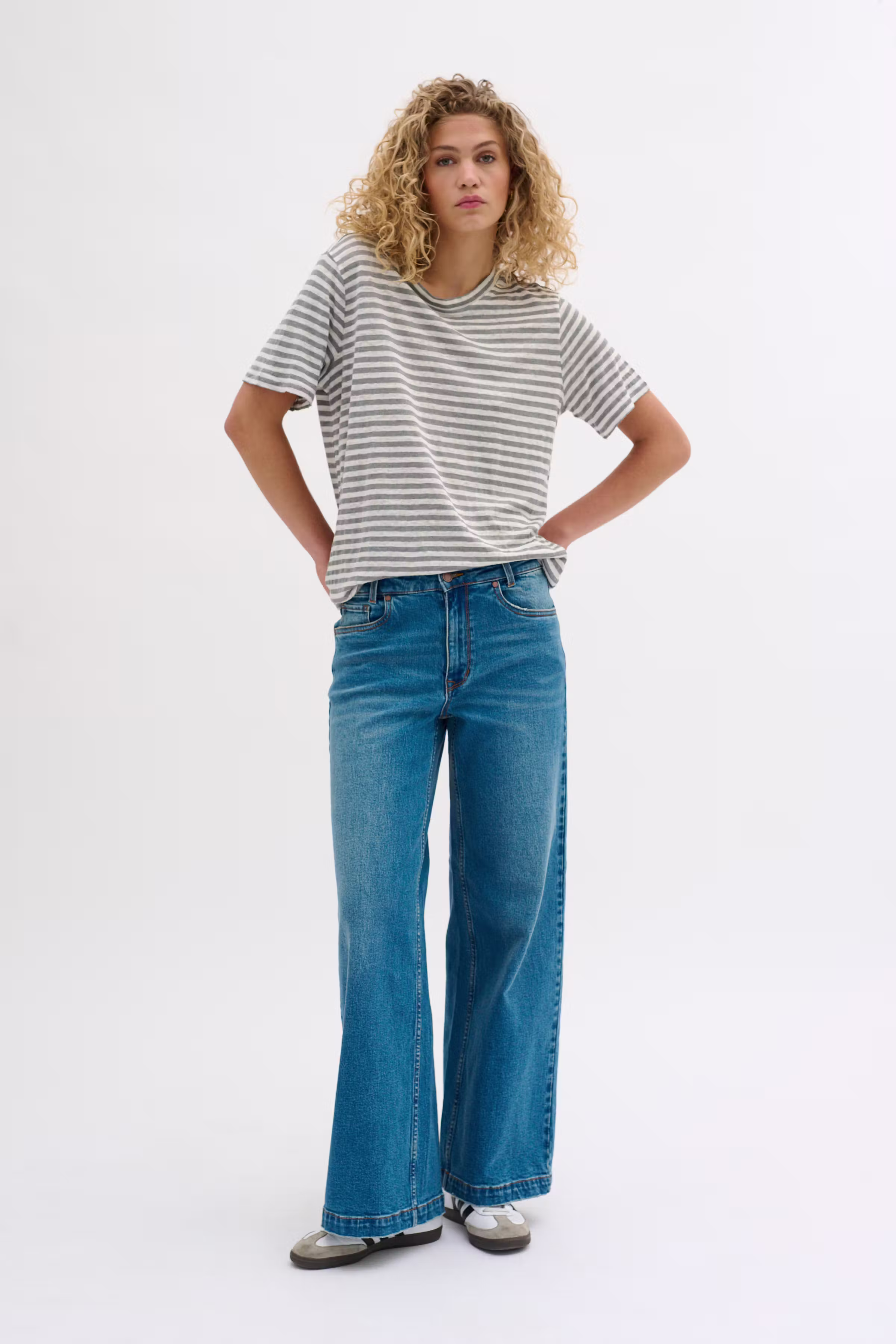 LisaMW Linnen T-shirt LOOKBOOK FRONT 10704599-105436