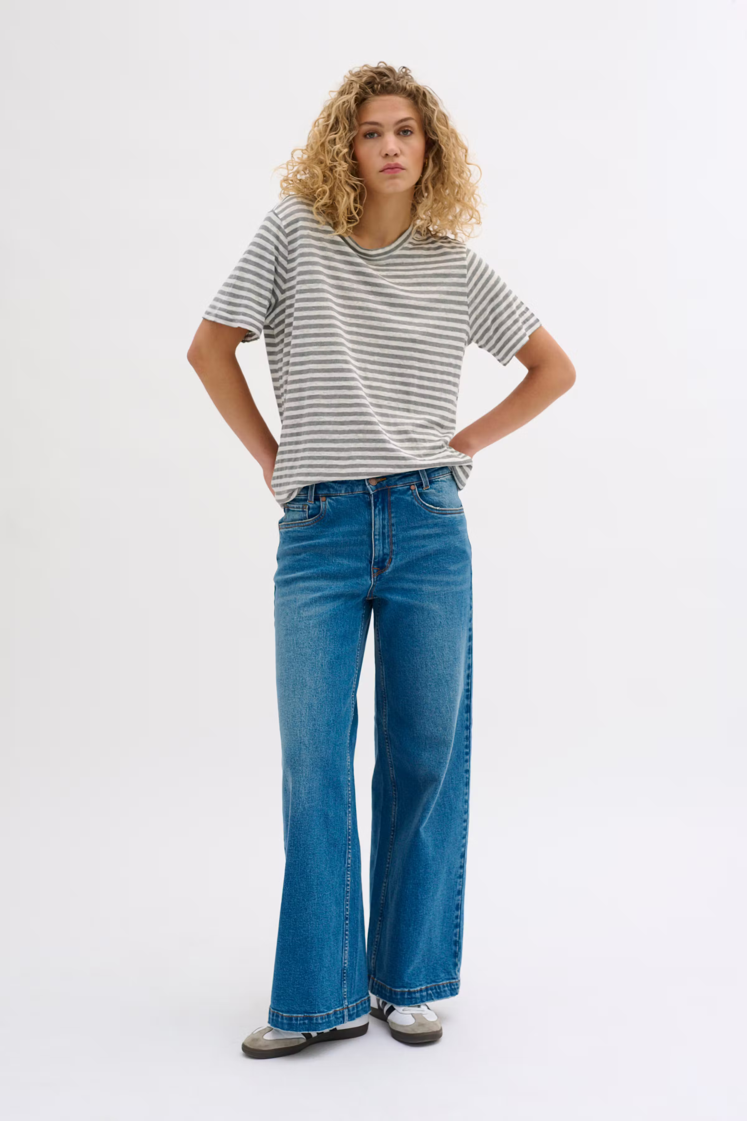 LisaMW Linen T-shirt LOOKBOOK FRONT 10704599-105436