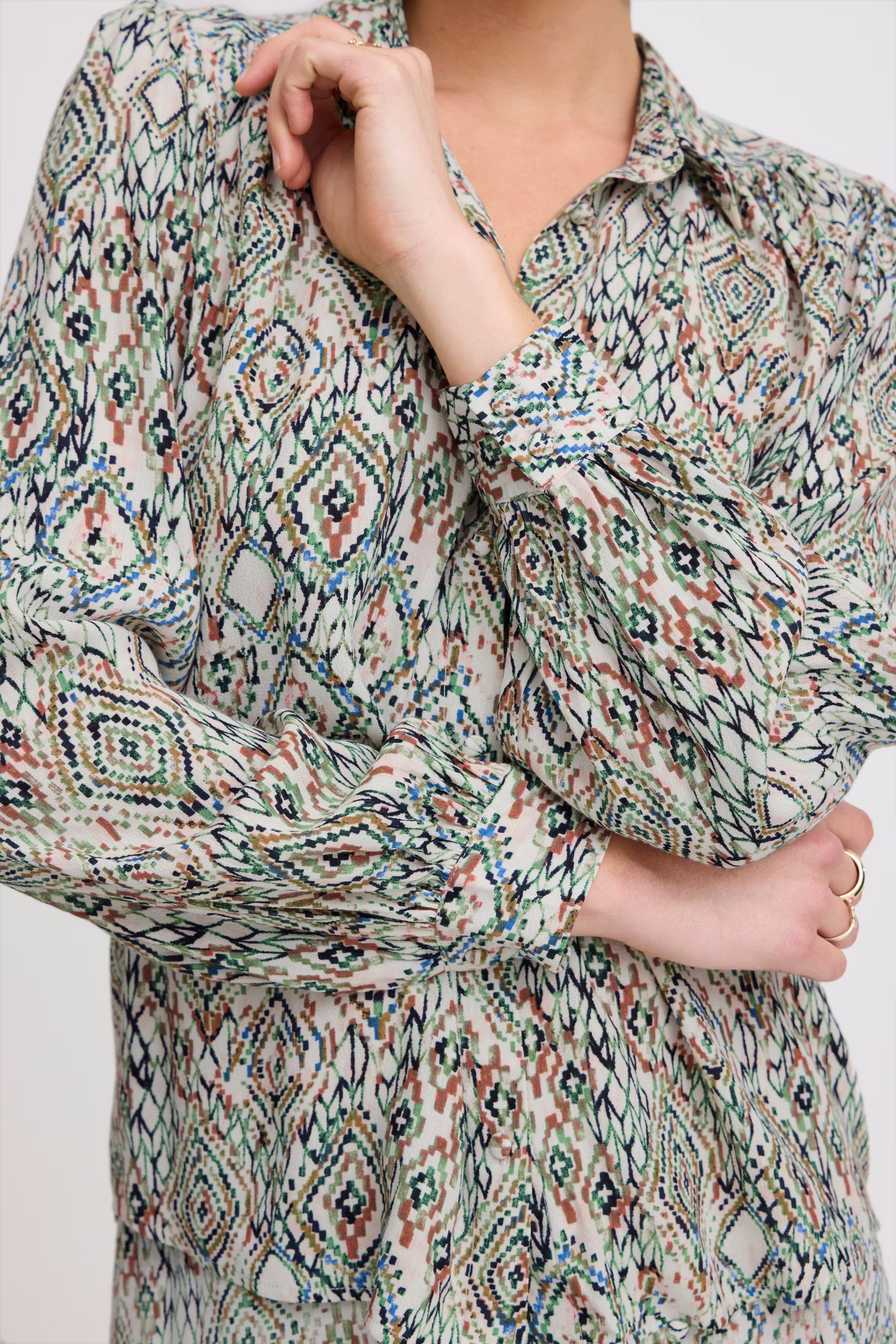 IRNOELLA Shirt LOOKBOOK DETAIL 20121319-203202