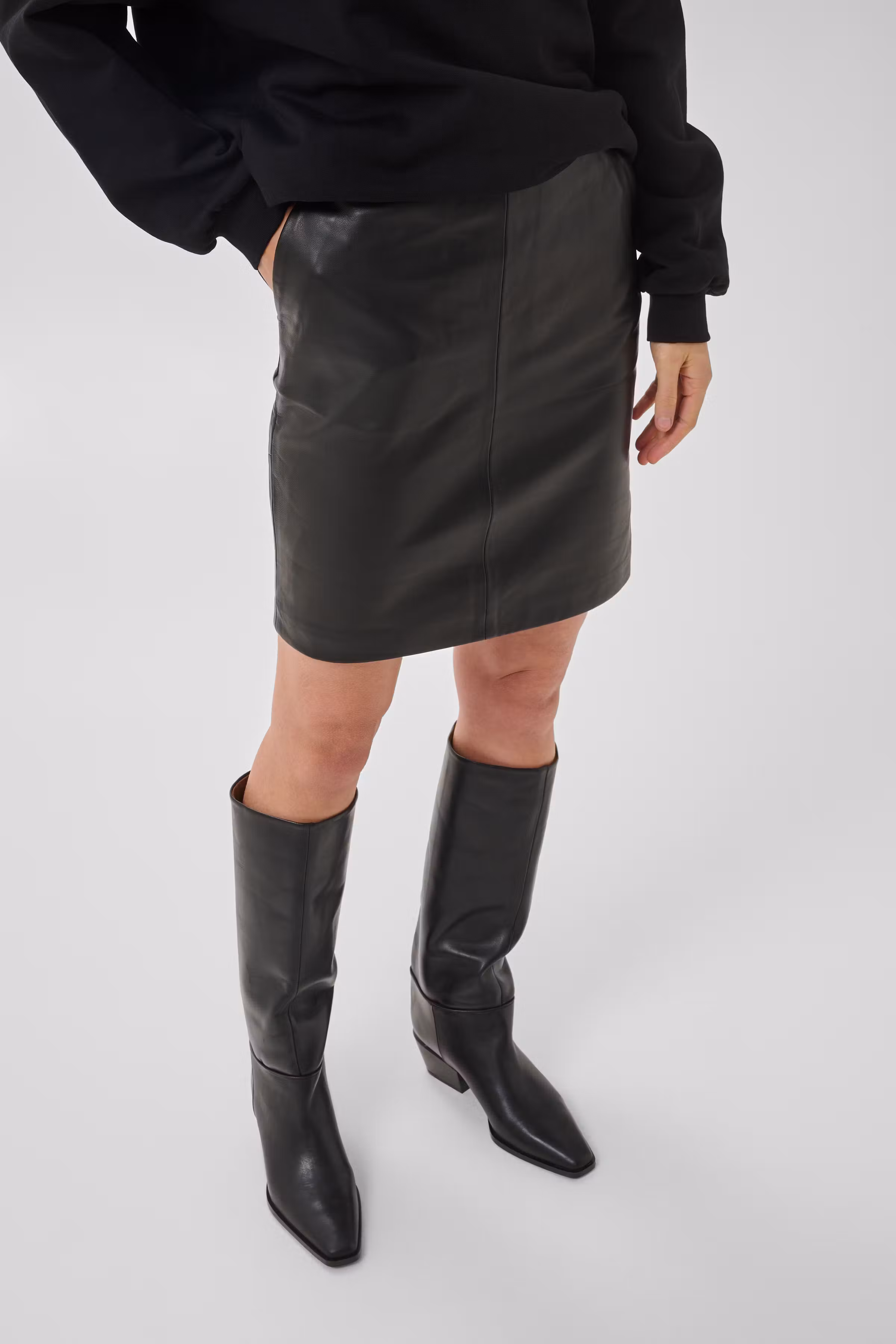 19 THE LEATHER SKIRT LOOKBOOK DETAIL 10703578-100031