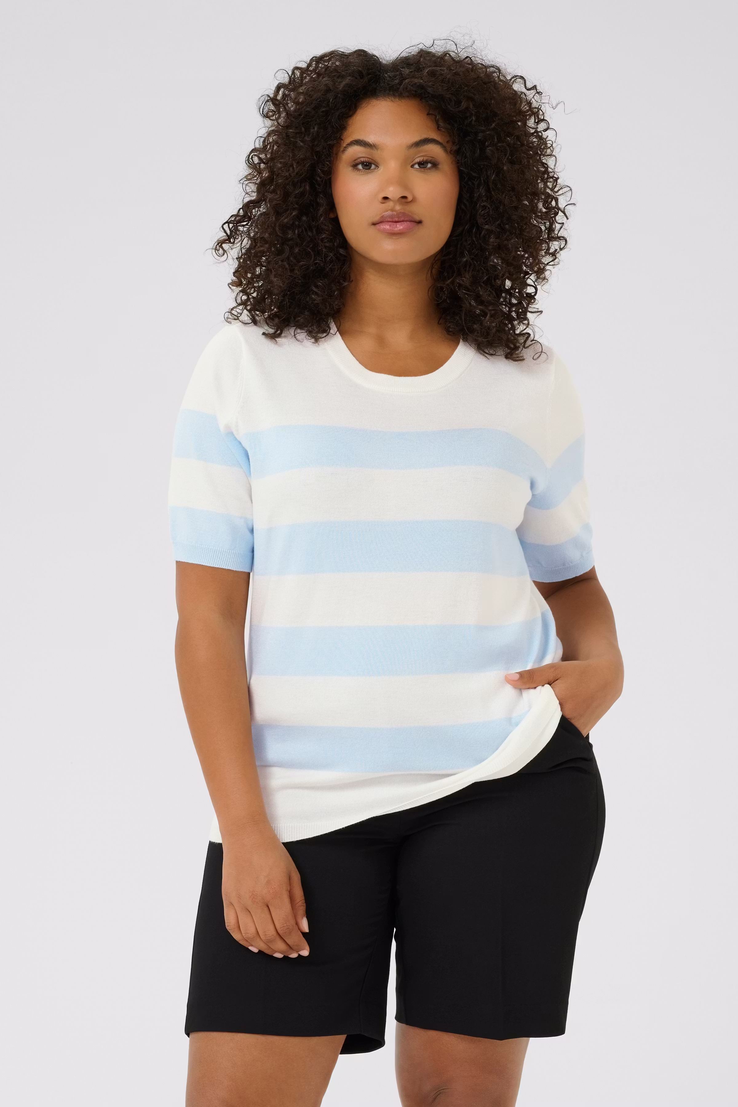 KClizzy Pullover LOOKBOOK FRONT 10582914-107583