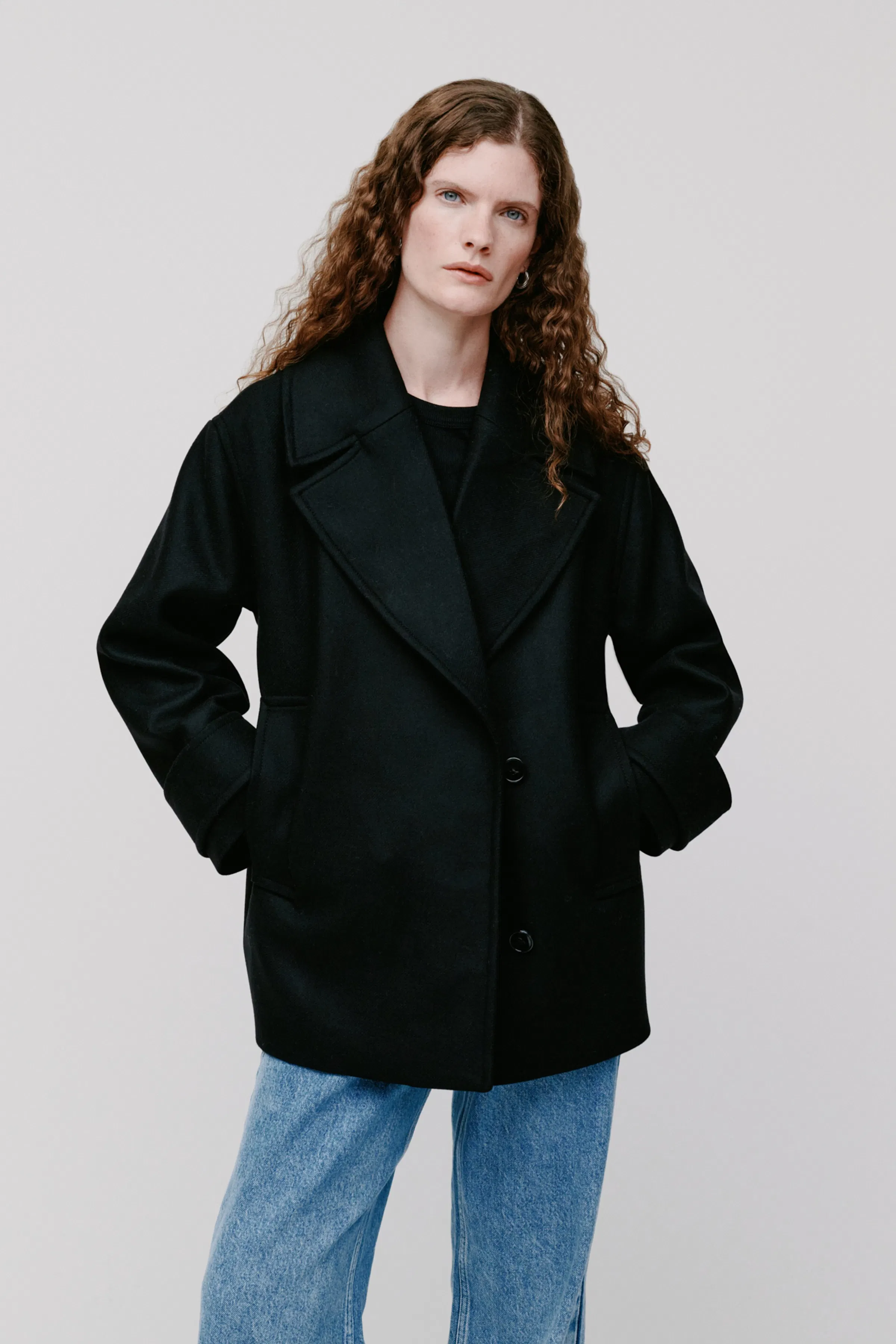 CARLY Mantel LOOKBOOK FRONT 30600570-BK999