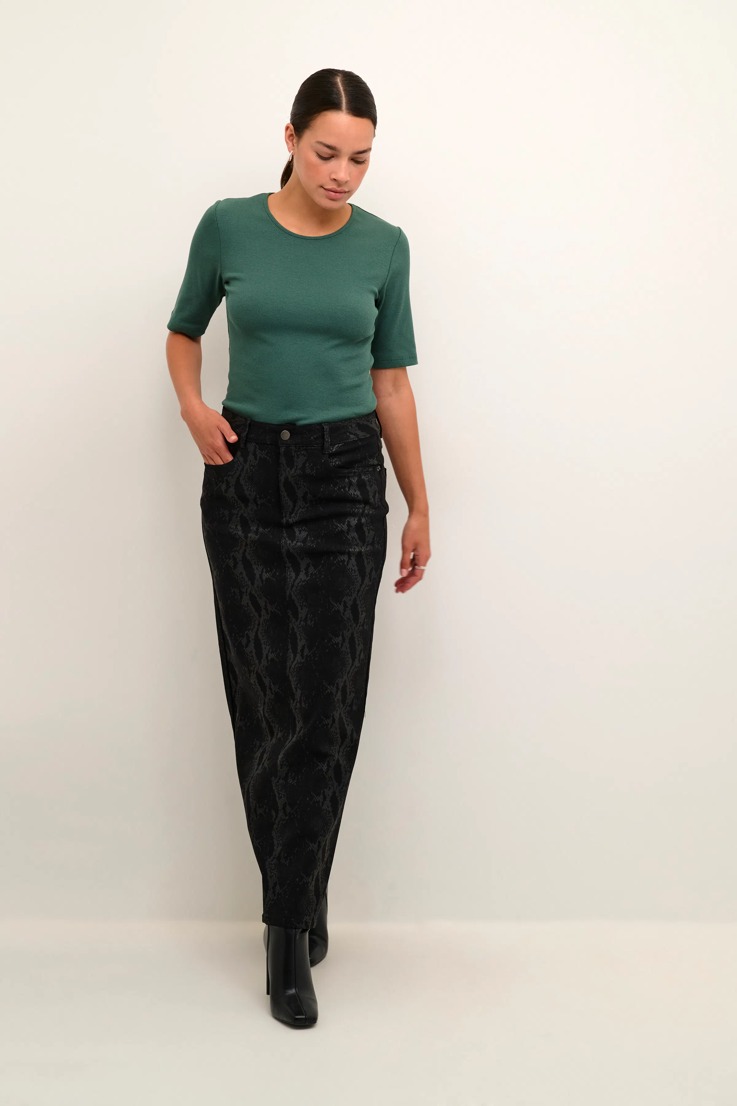 KAester Skjørt LOOKBOOK FRONT 10509173-100121